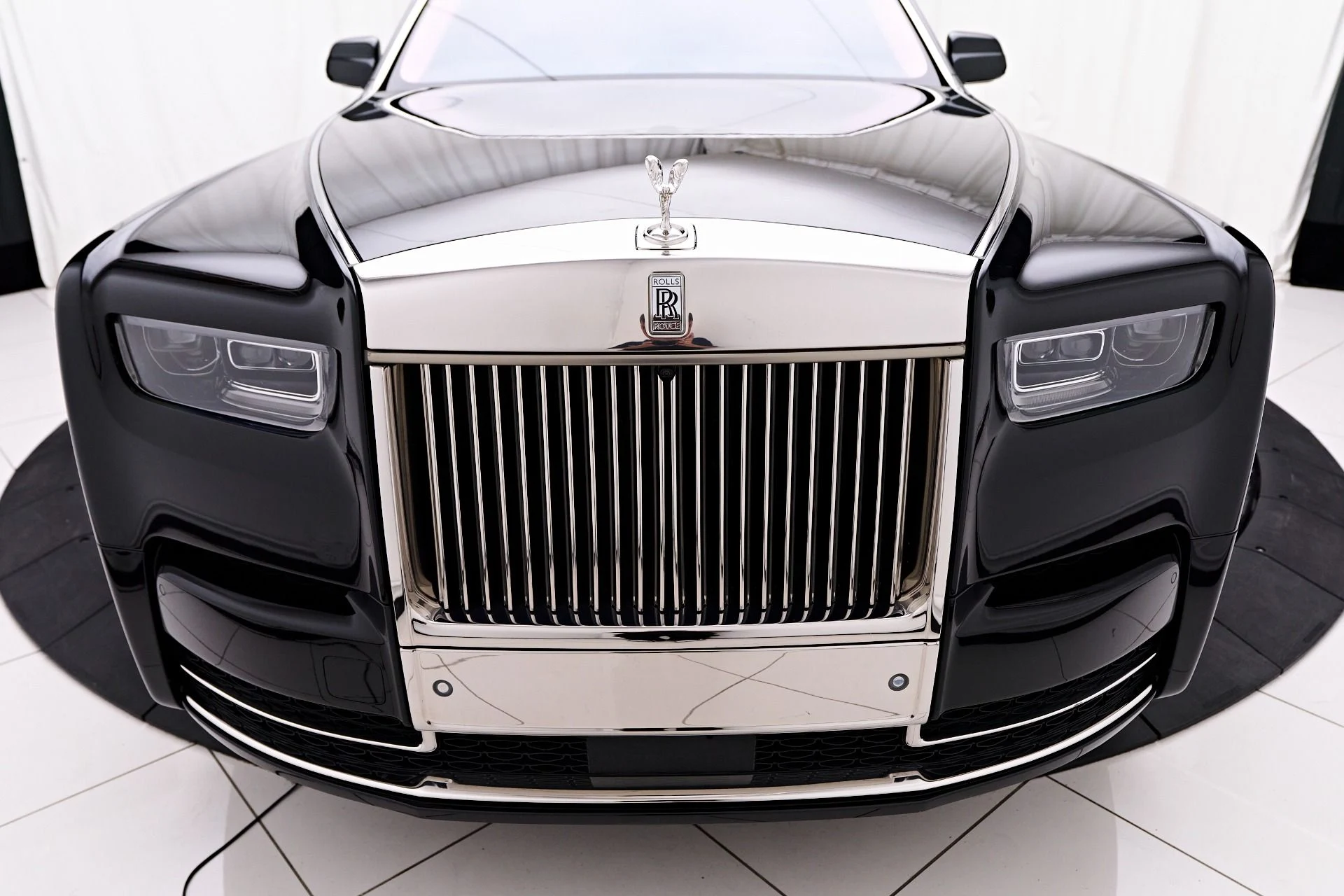 mph011_4149487787_Used_2024_Rolls_Royce_Phantom_Base_1751933466_a404985665