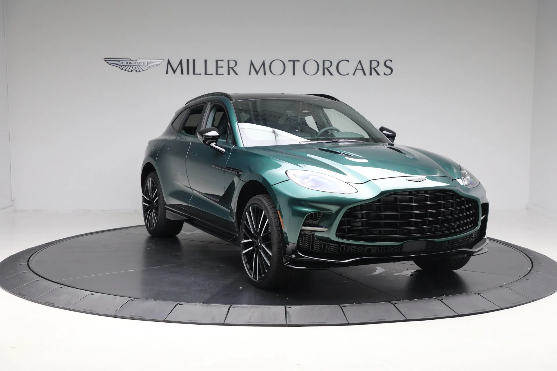mph011_4155084643_New_2025_Aston_Martin_DBX_707_72d16ebe0d