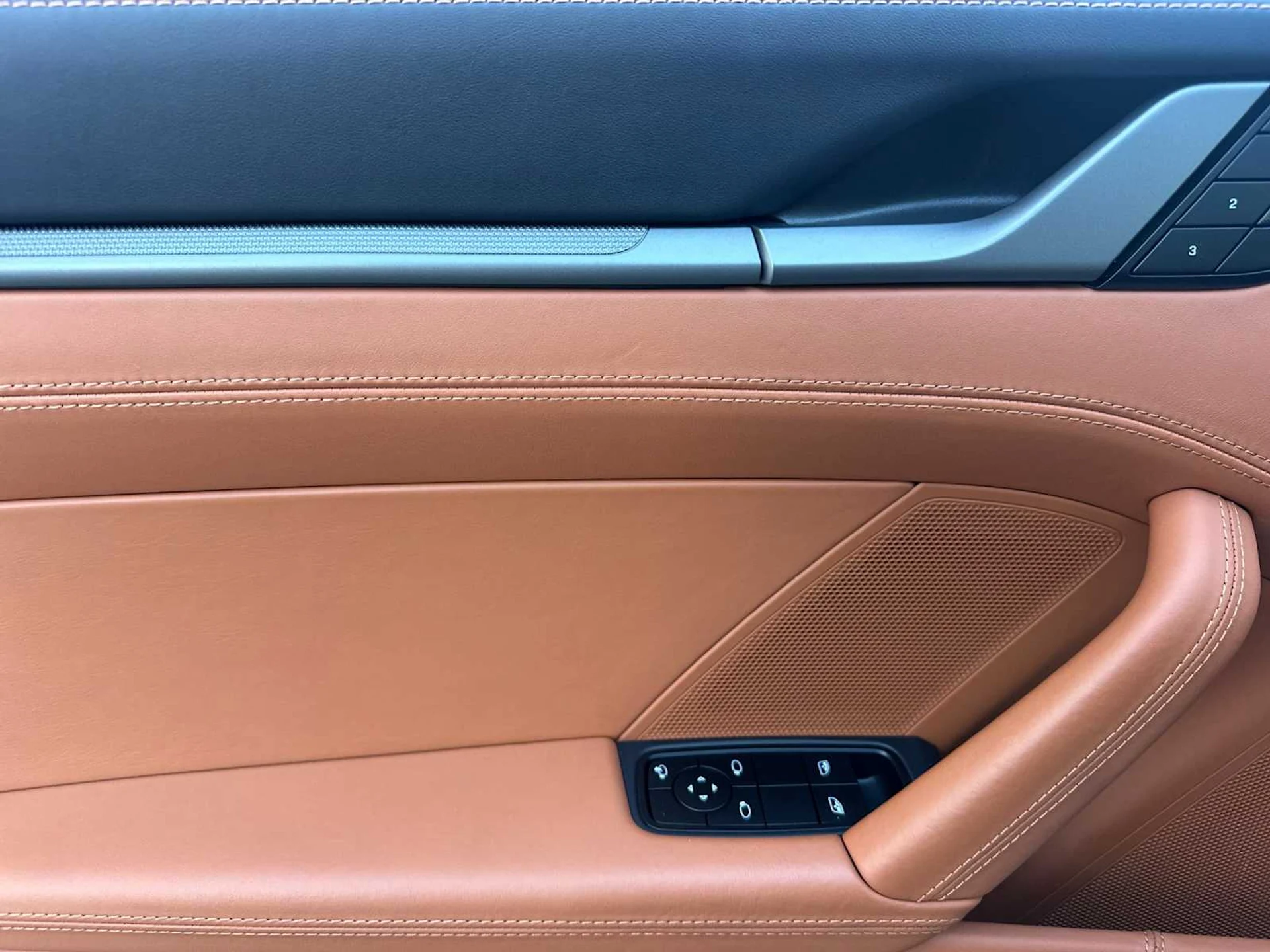 mph011_4160002693_078f7e7df76f119df8142382ca50b42dx_718214db81