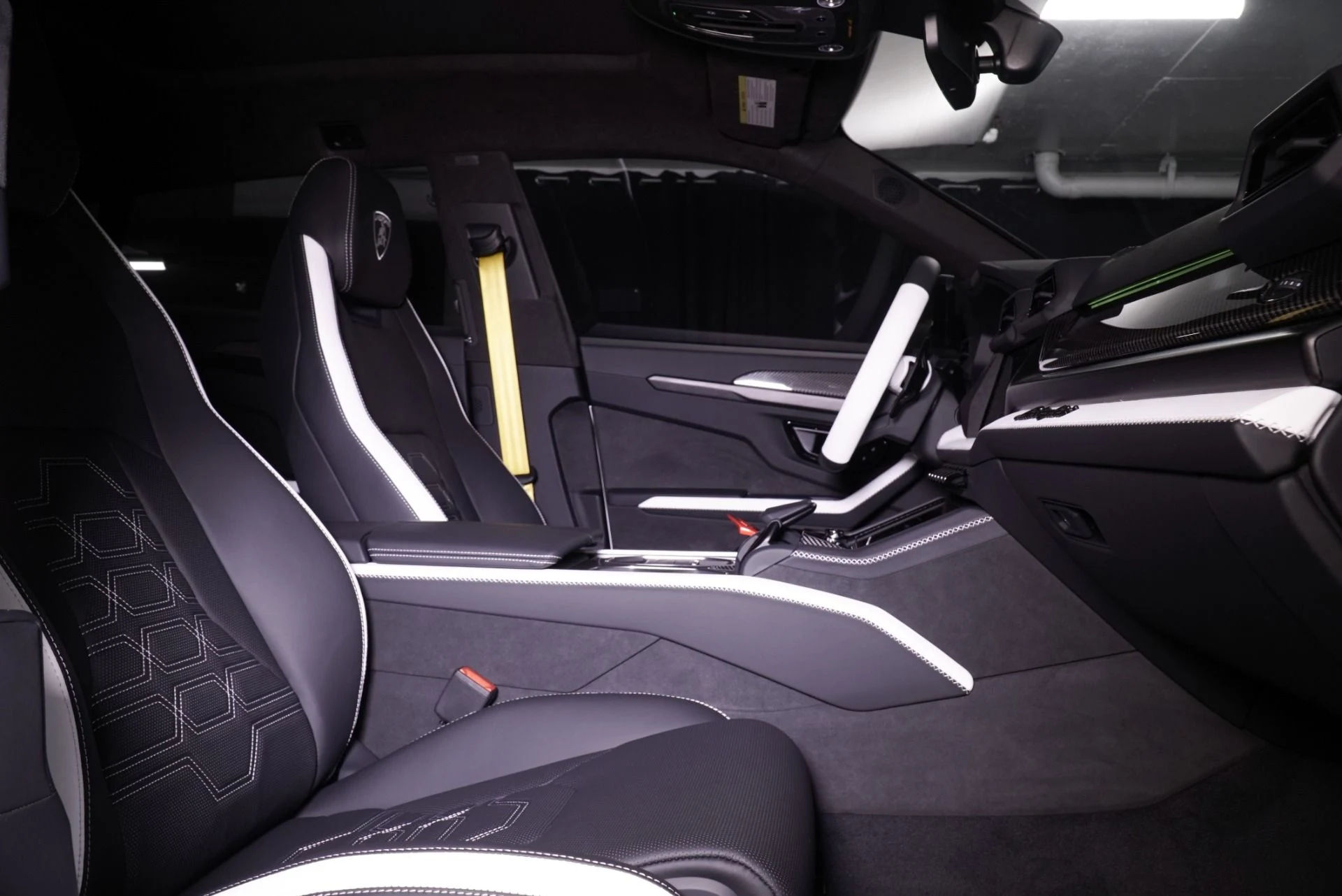 mph011_4161244768_New_2025_Lamborghini_Urus_SE_1760546686_d5f335379b