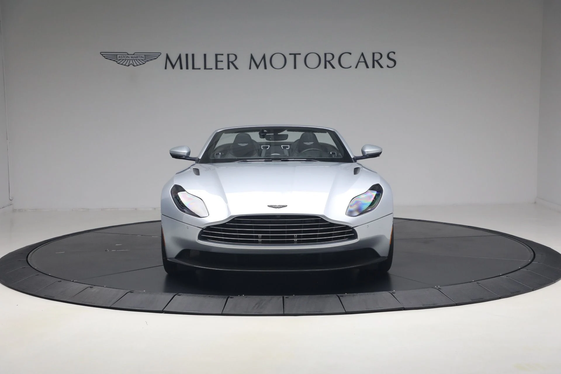 mph011_4161470508_Used_2019_Aston_Martin_DB_11_Volante_1781362219_539c396ea8