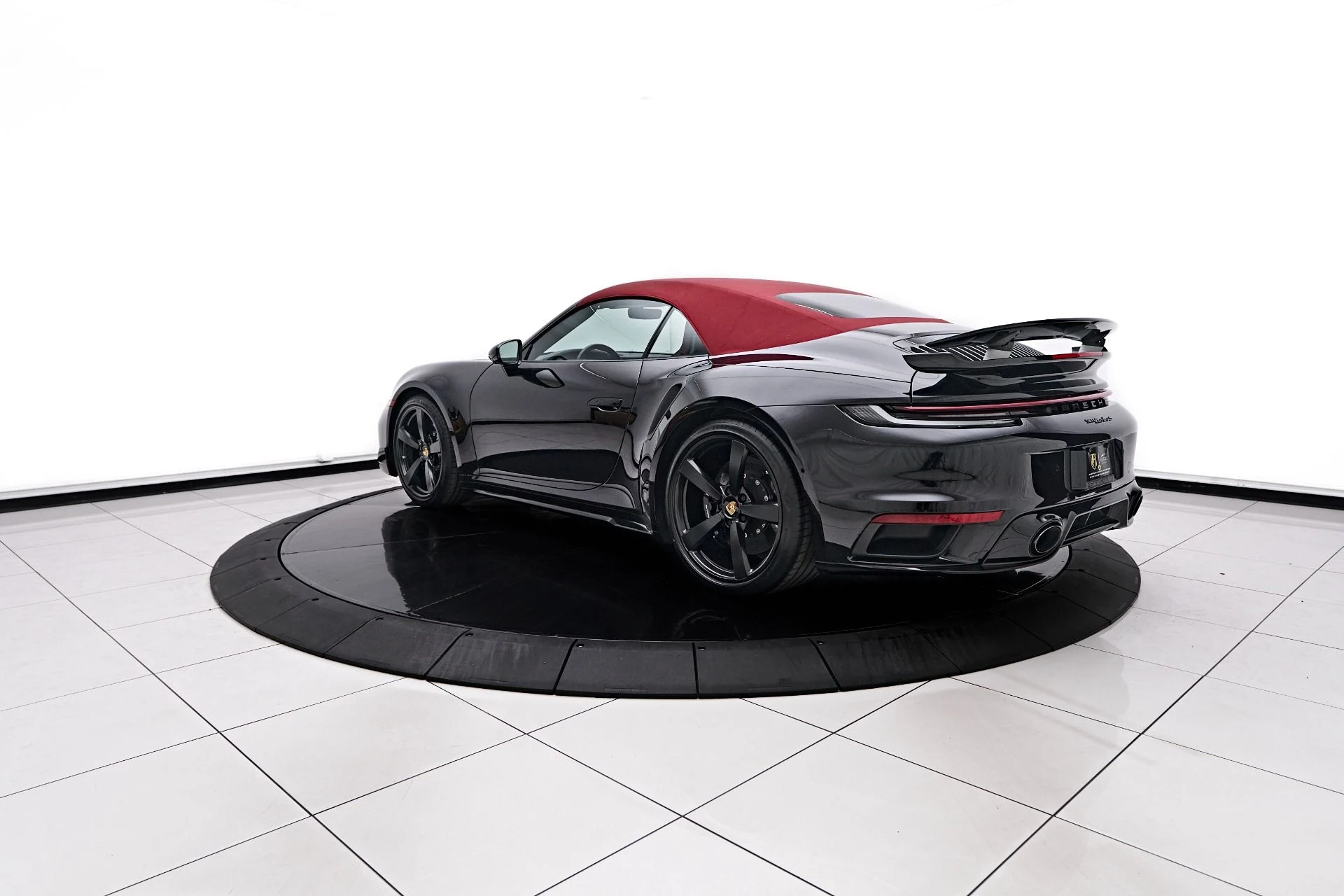 mph011_4162642616_Used_2024_Porsche_911_Turbo_S_1758674553_d44a3c6aea