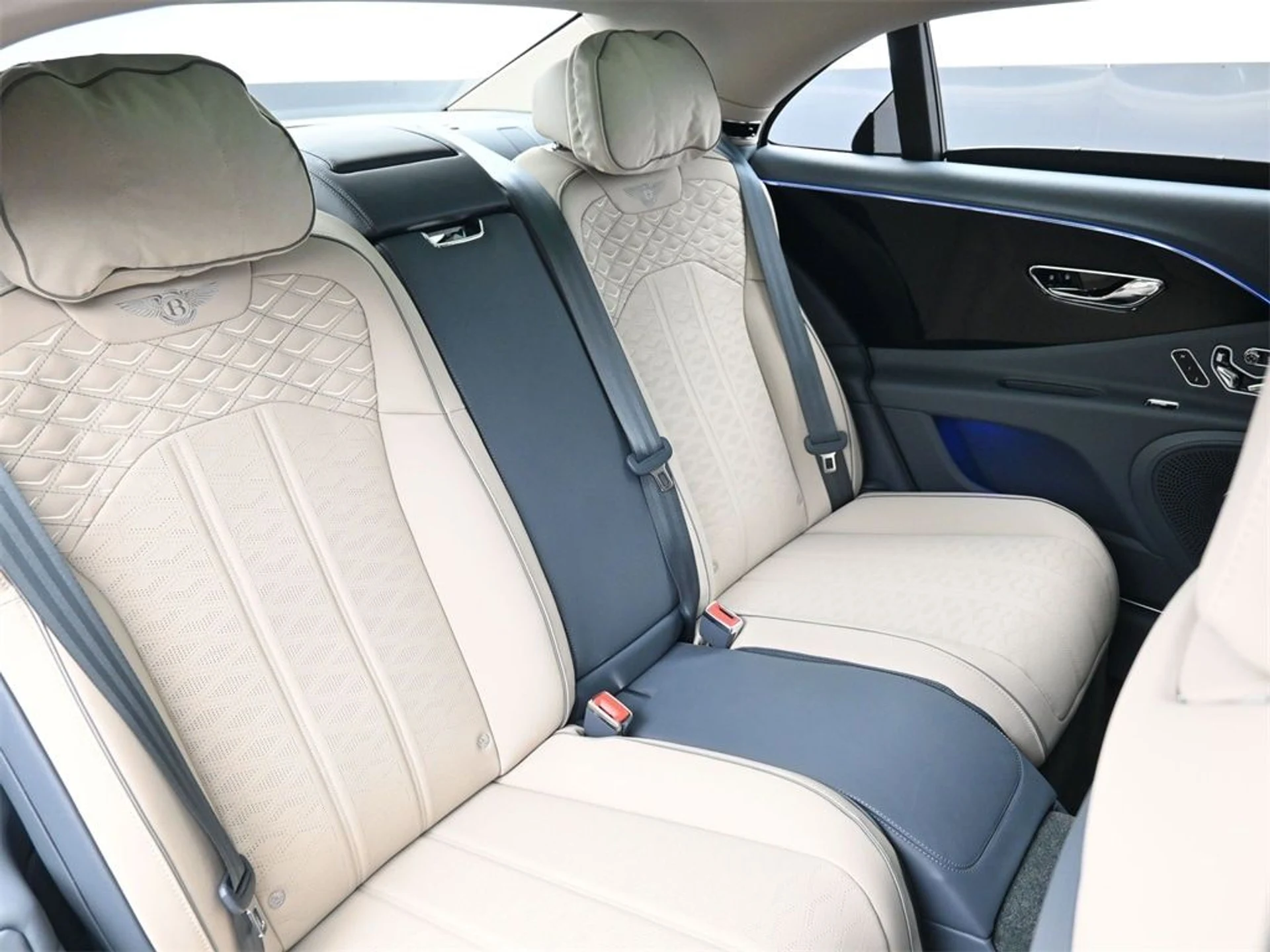 mph011_4174853932_52723d379298eee481ab6b4aeee05a99x_6bec66c97f