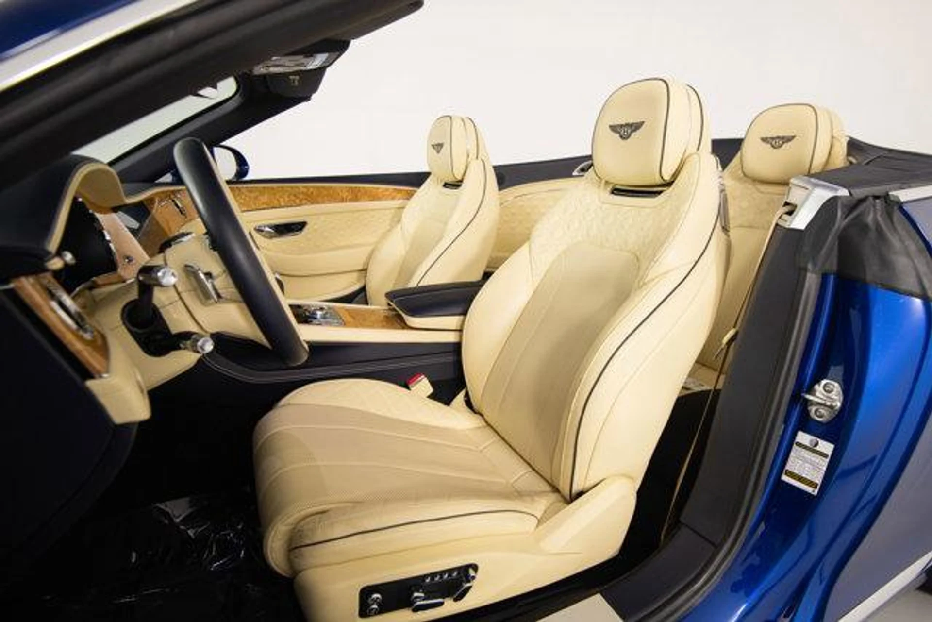 mph011_4186770557_ev_B_Hparl7wm2d_DL_2_Jo_ON_l_F_Yldk_a86b332326