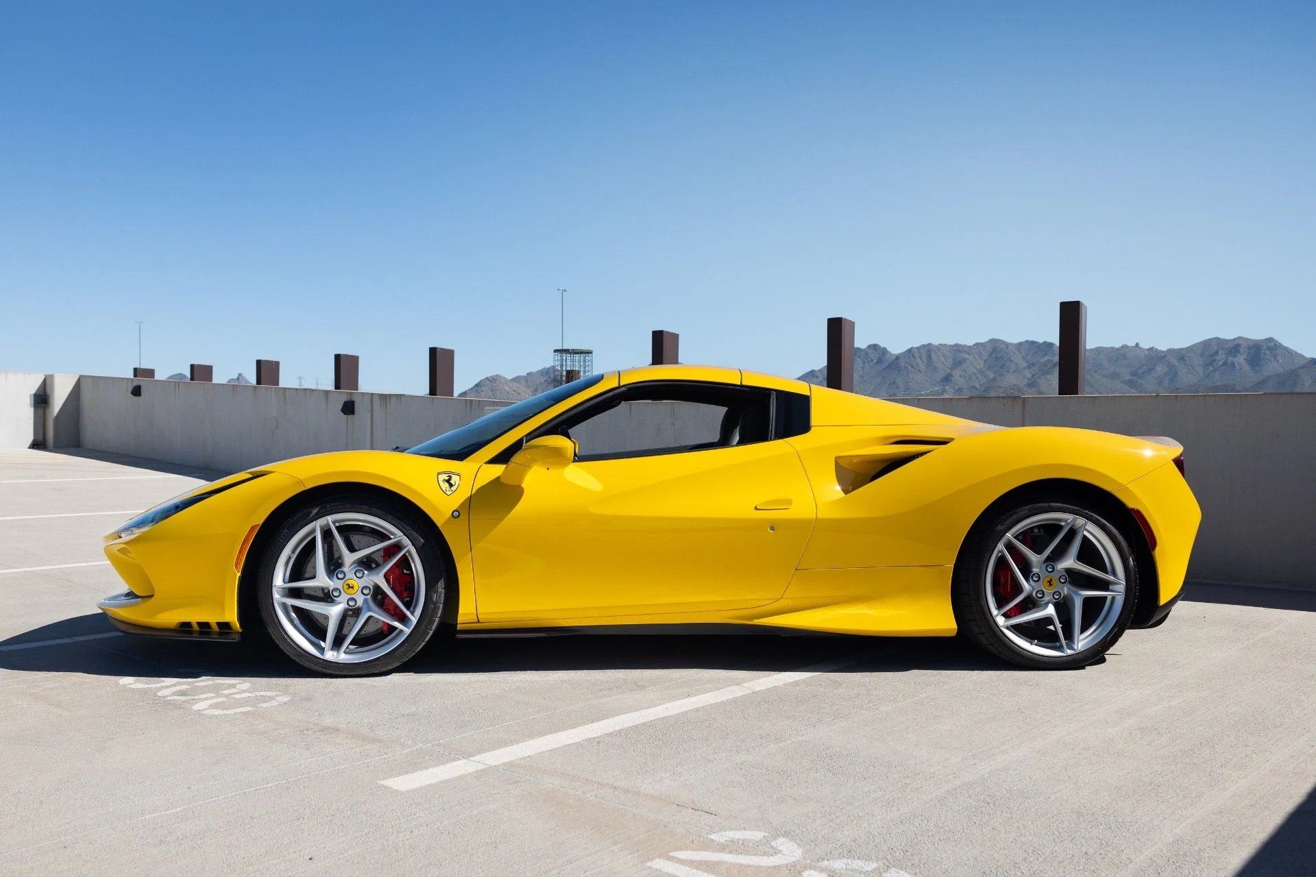 mph011_4187904630_Used_2022_Ferrari_F8_Spider_1790977695_b0afaff09e