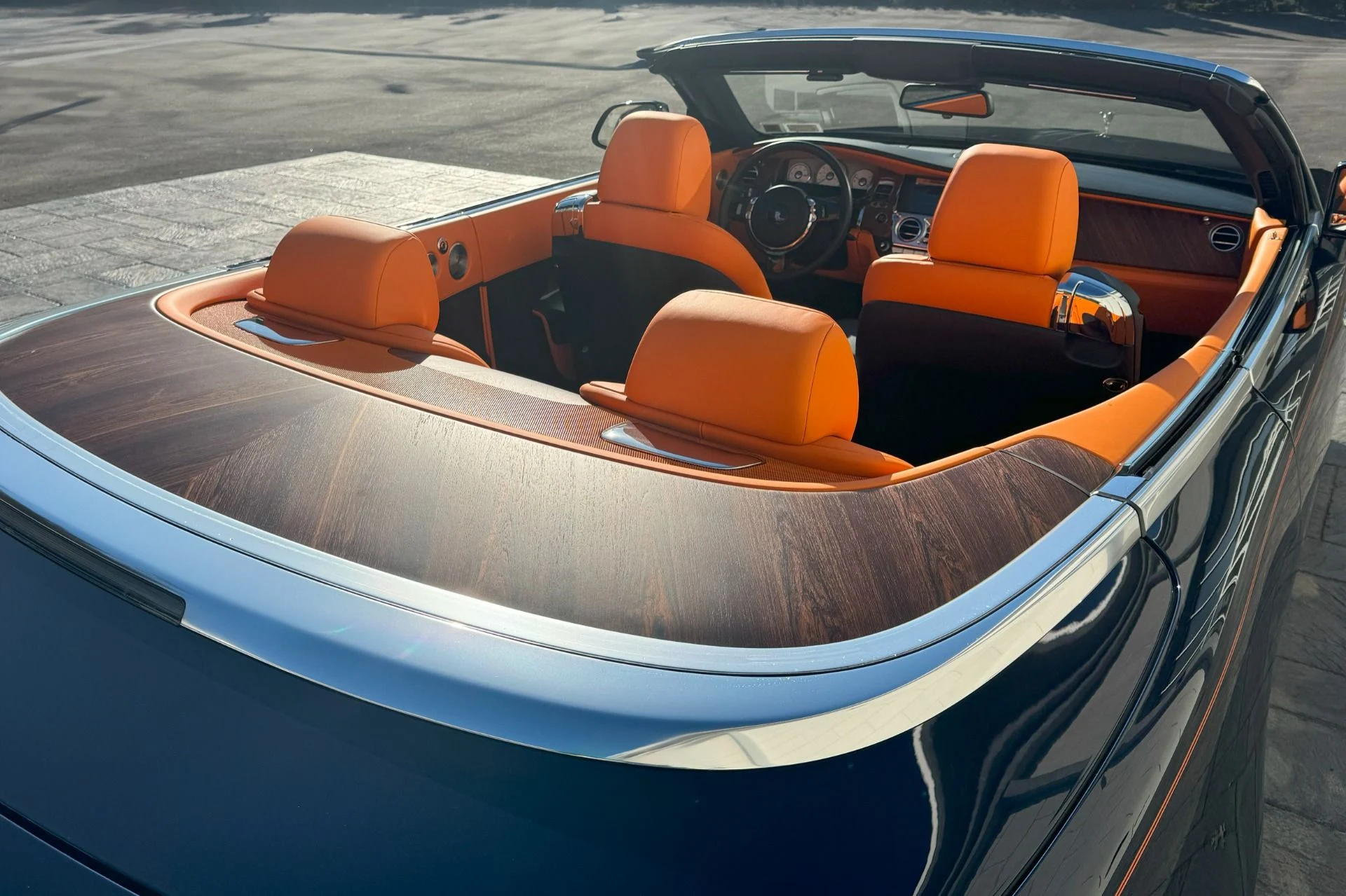 mph011_4188538122_Used_2019_Rolls_Royce_Dawn_1739202169_4a4608b1f6