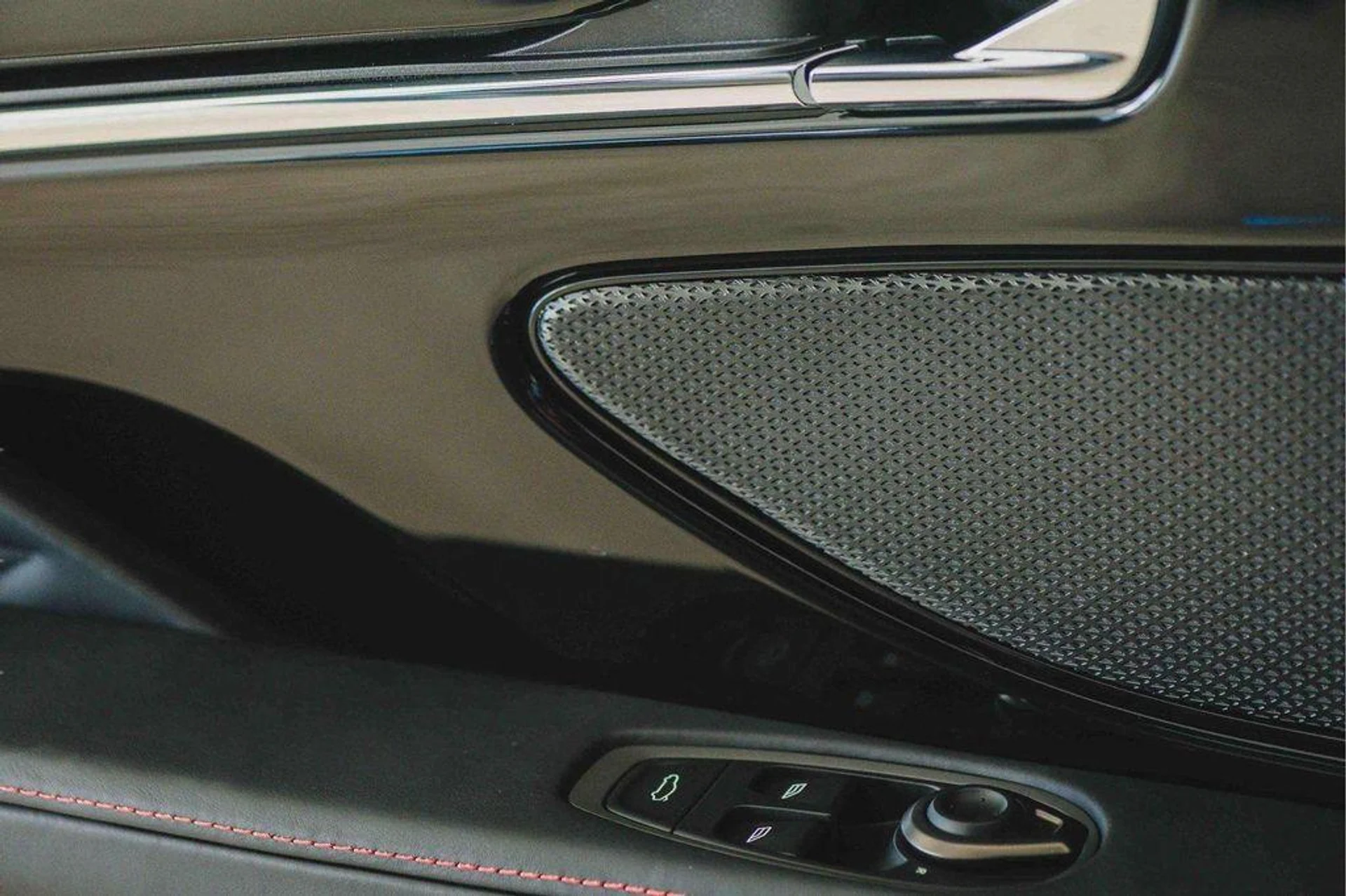 mph011_418987951_ka_Yxyw5ejh_An_S_Rz3_S9_M1sd8b_Jt8_c221aa7fd7