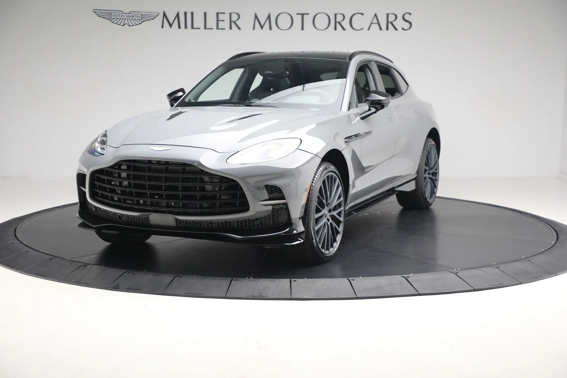 mph011_41945525_Used_2025_Aston_Martin_DBX_707_707_11d4ce1856