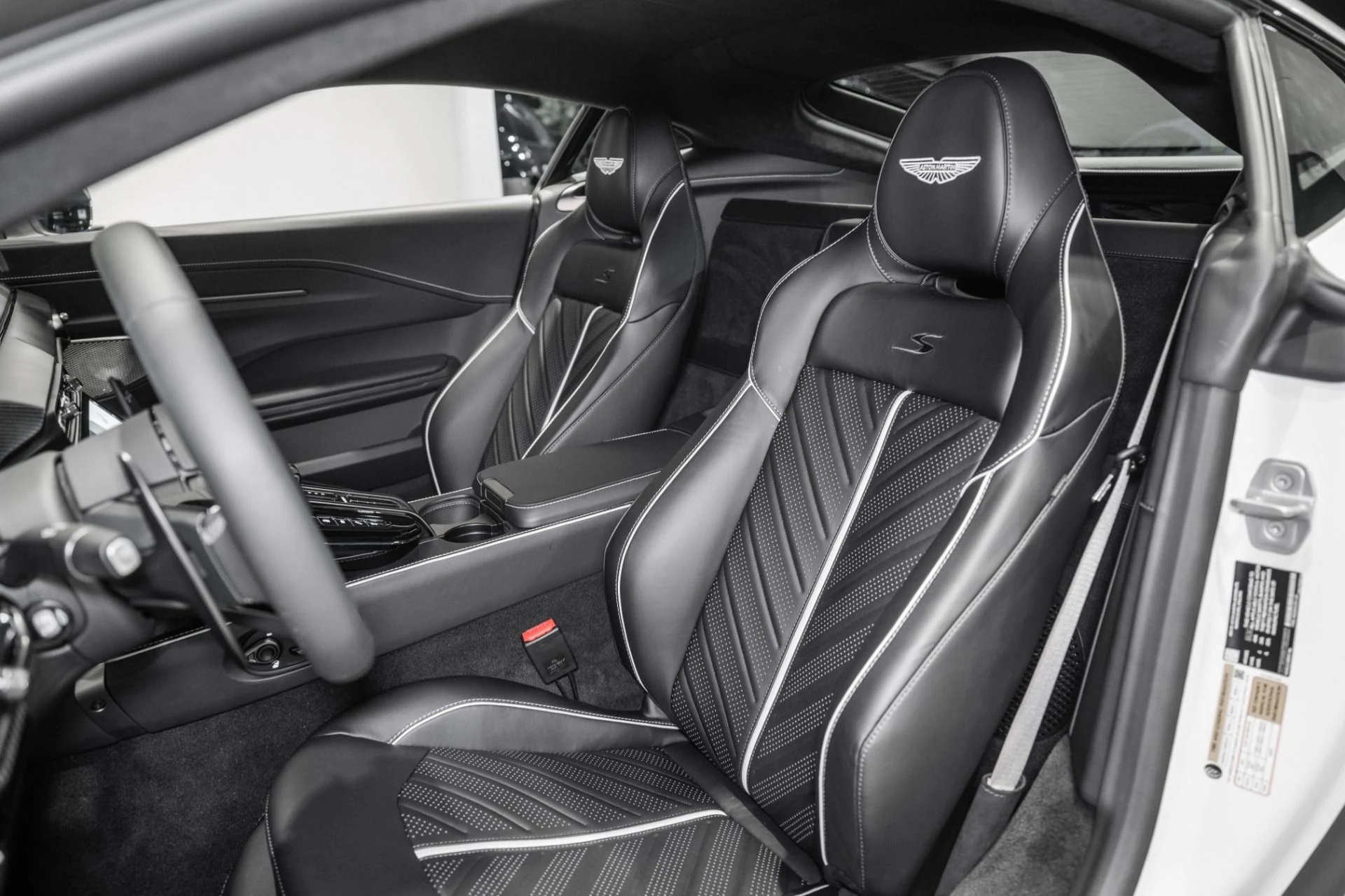 mph011_4199335444_New_2026_Aston_Martin_Vantage_S_1784733238_5e0dfa0926