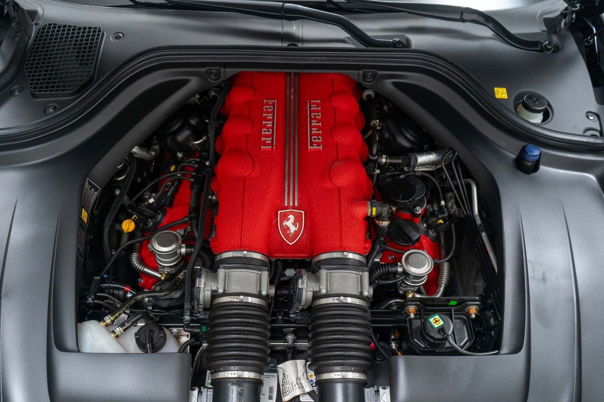mph011_4200384300_Used_2014_Ferrari_California_1755618260_a45918823d