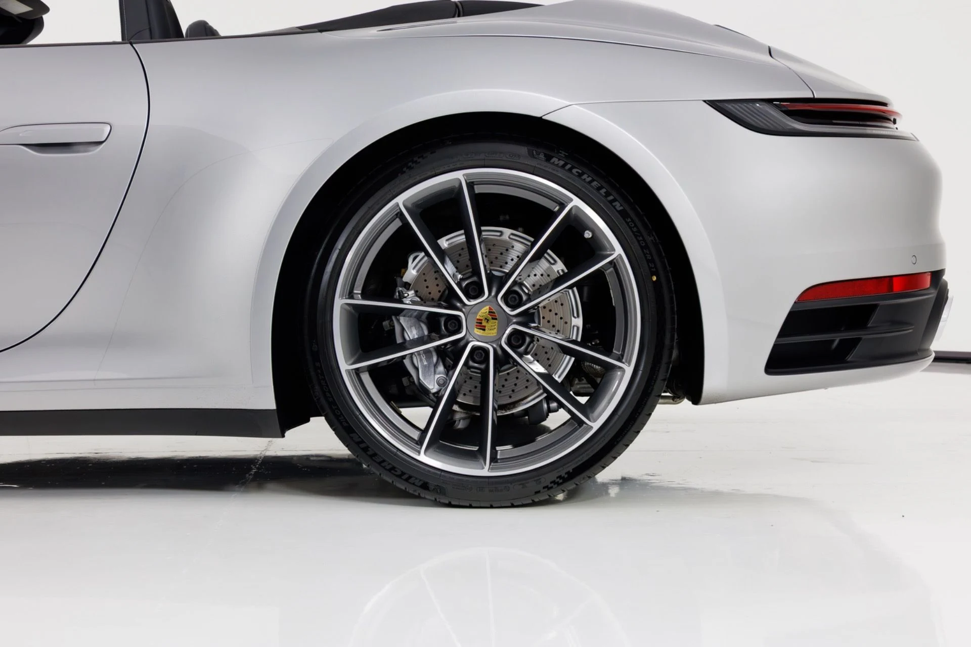 mph011_4205003556_Used_2022_Porsche_911_Carrera_1773941180_d097bf7db1