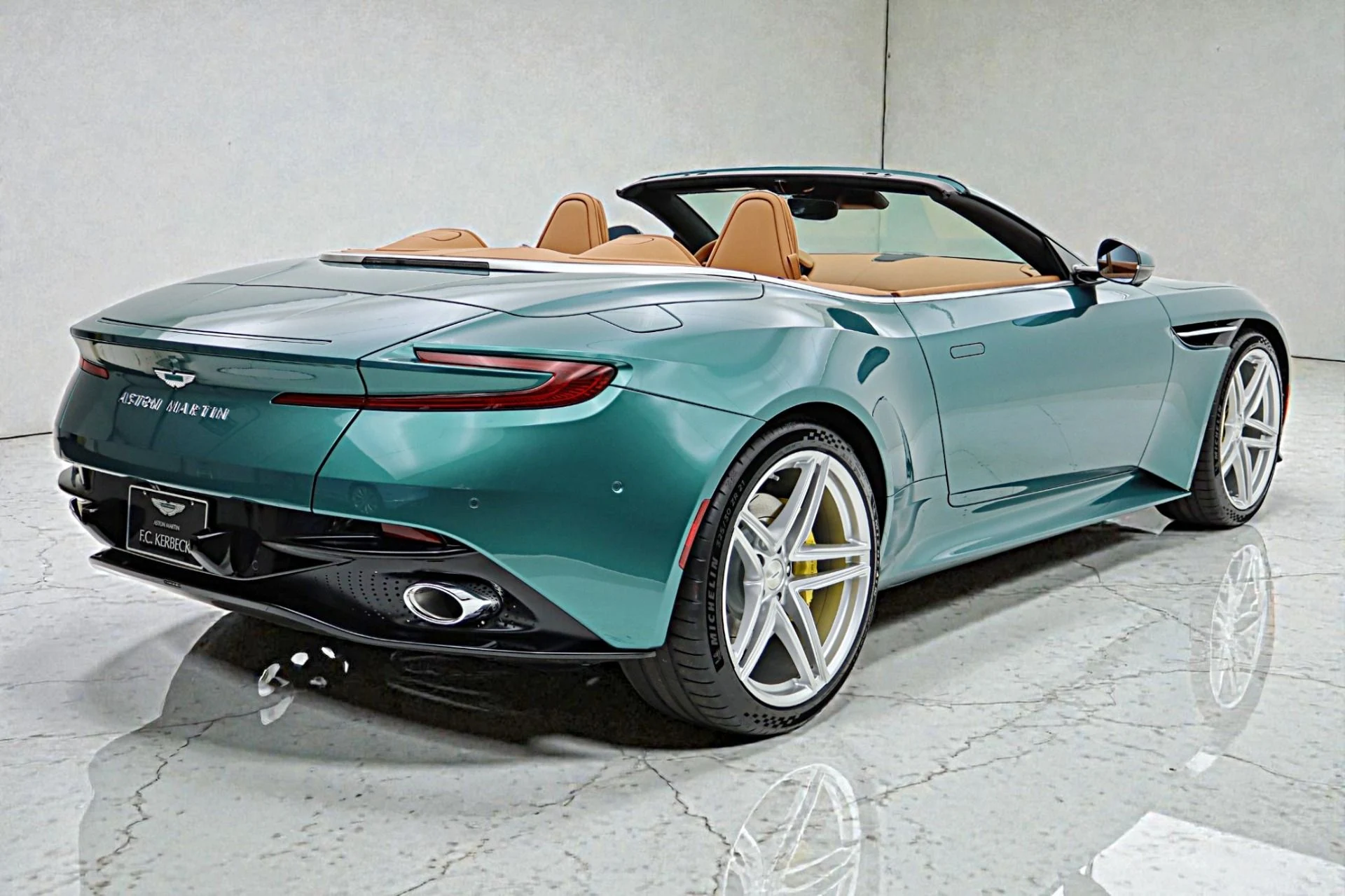 mph011_4205549009_New_2026_Aston_Martin_DB_12_Volante_4b671180d1