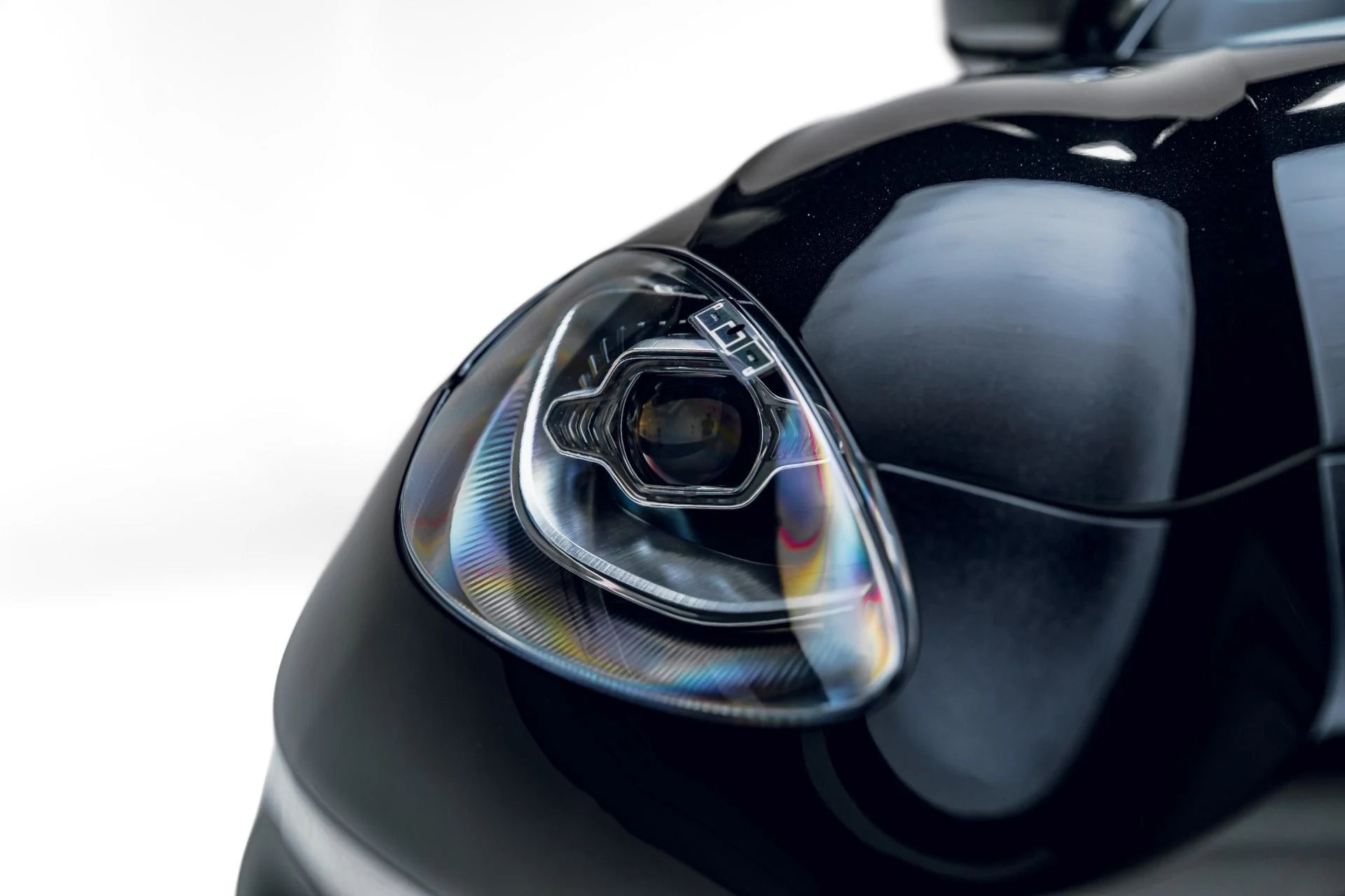 mph011_421280195_Used_2023_Aston_Martin_DBX_707_1782930713_0372994180