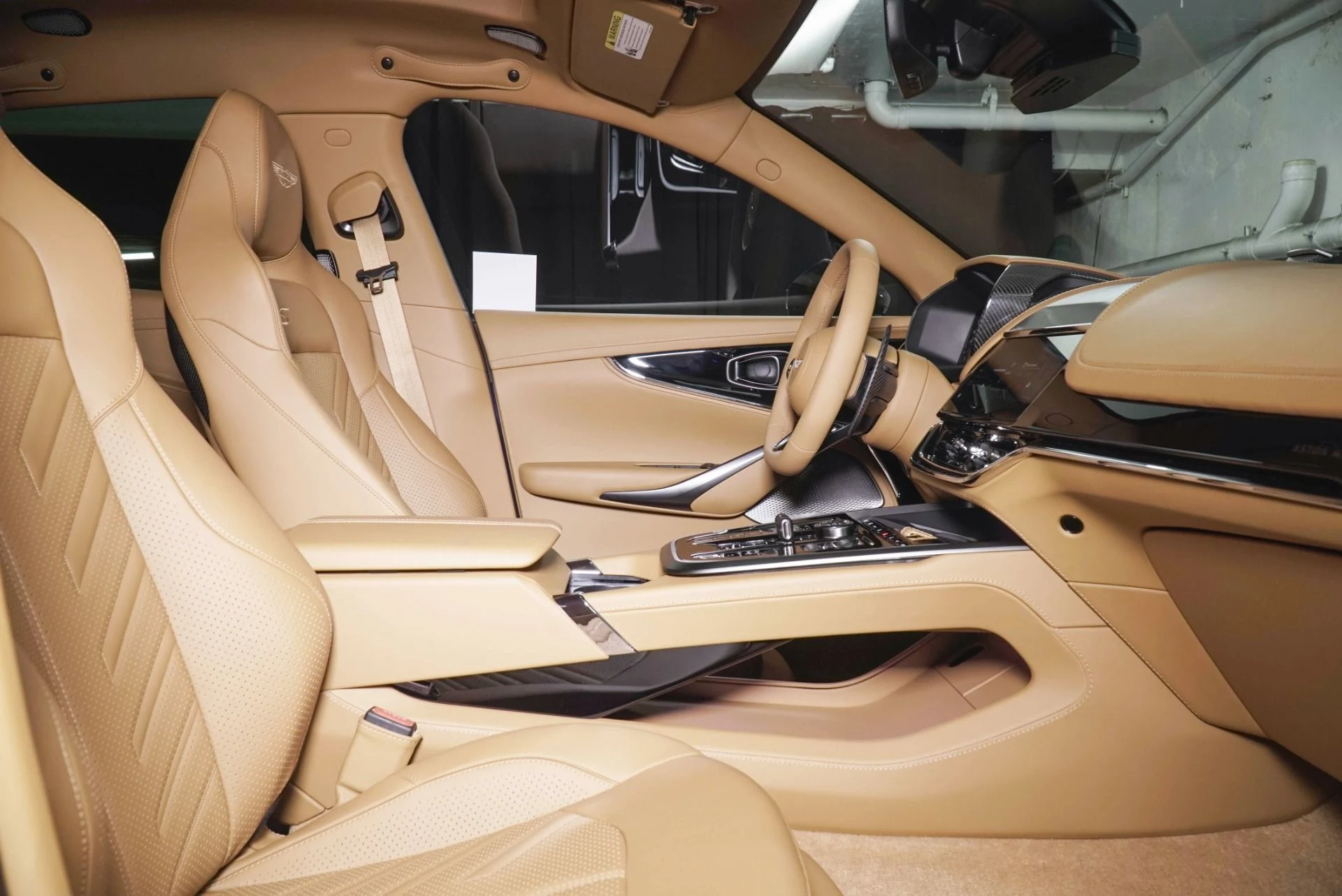 mph011_4213098842_New_2026_Aston_Martin_DBX_S_1791412081_0048f16e68