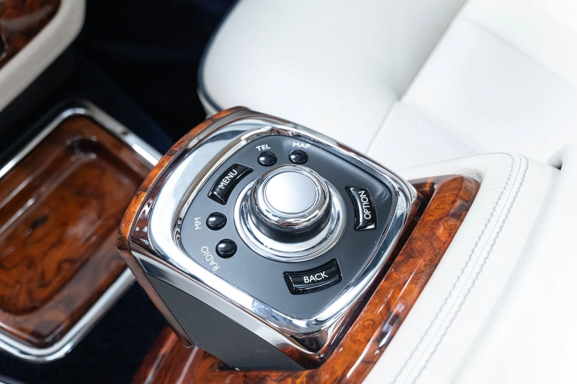 mph011_4214368251_Used_2013_Rolls_Royce_Phantom_1784226914_f9dd8a32b2