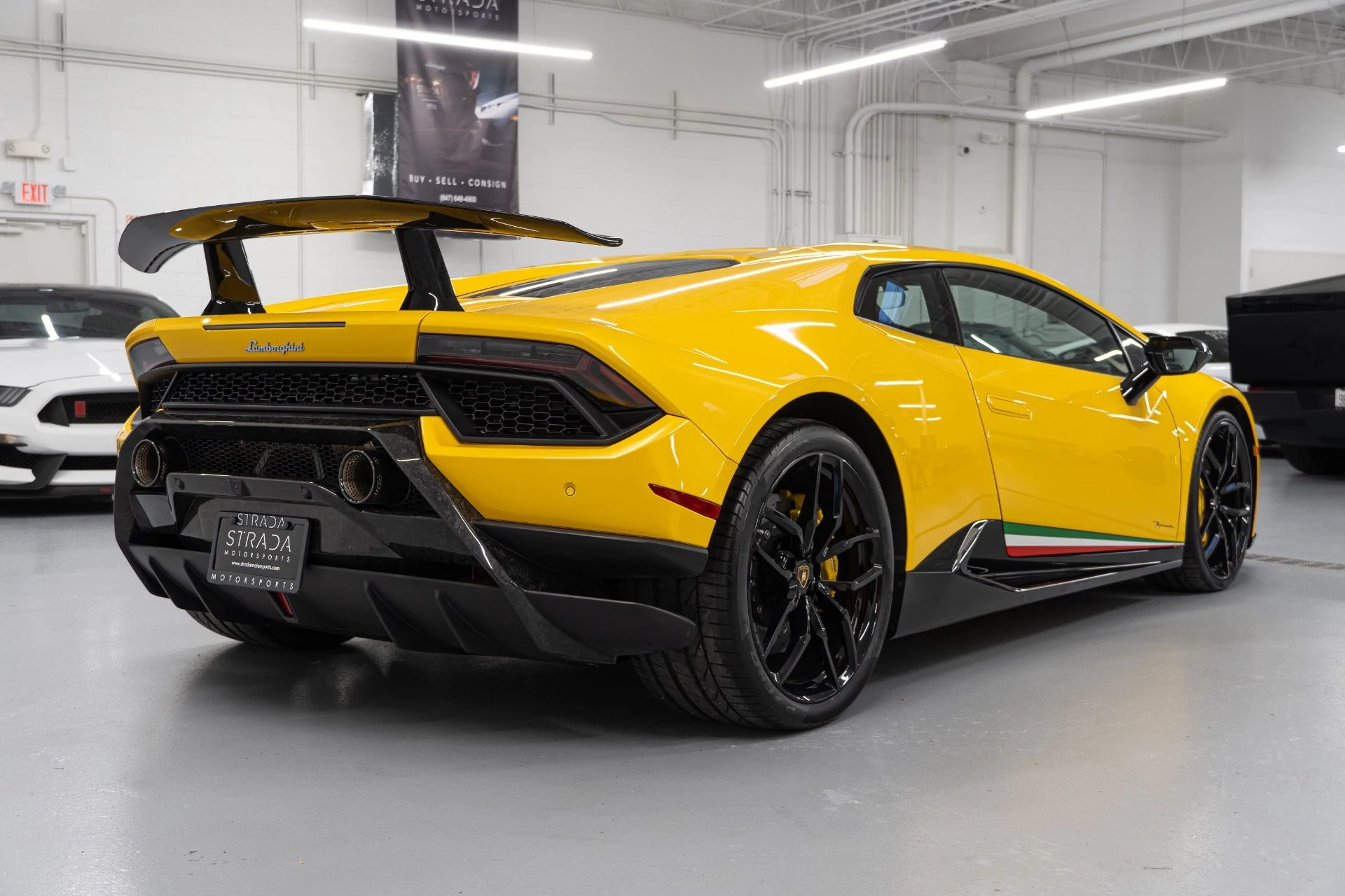 mph011_4219680140_Used_2019_Lamborghini_Huracan_LP_640_4_Performante_1764627885_2b69e931ae