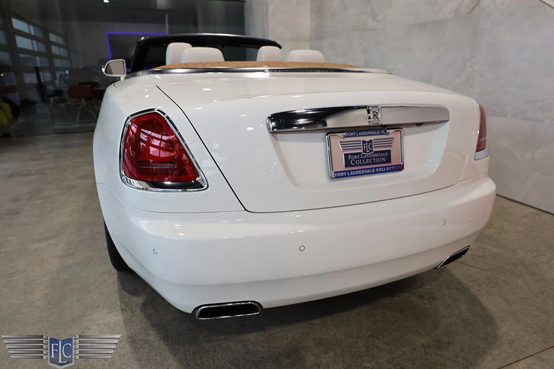 mph011_4221648163_used_2017_rolls_royce_dawn_convertible_9689_23039198_12_1024_0e302399b0