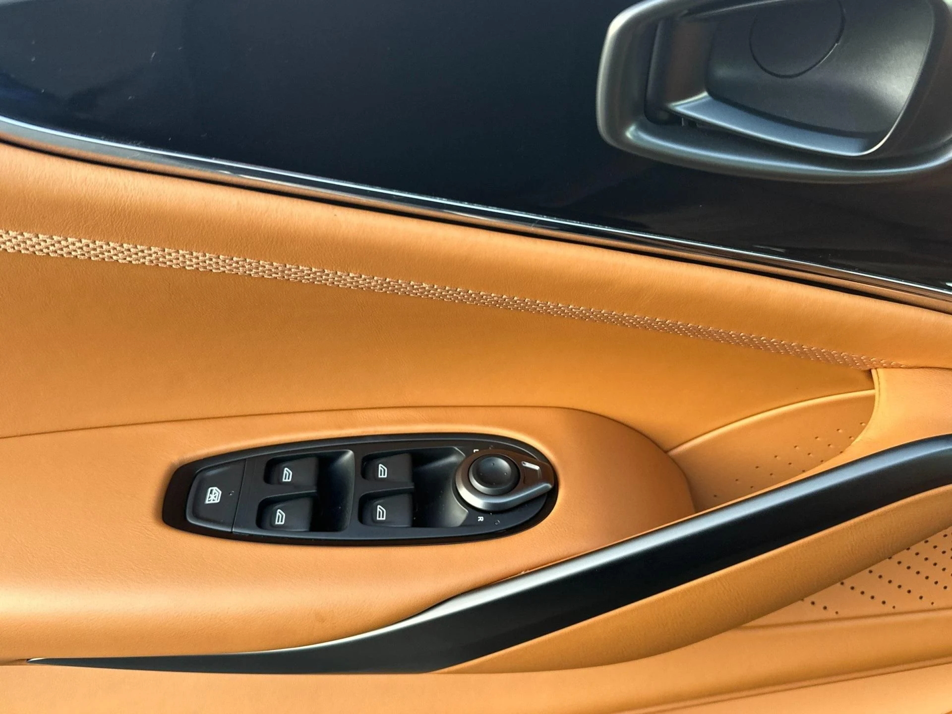 mph011_4223820682_New_2026_Aston_Martin_DBX_707_1765379217_14729037ef