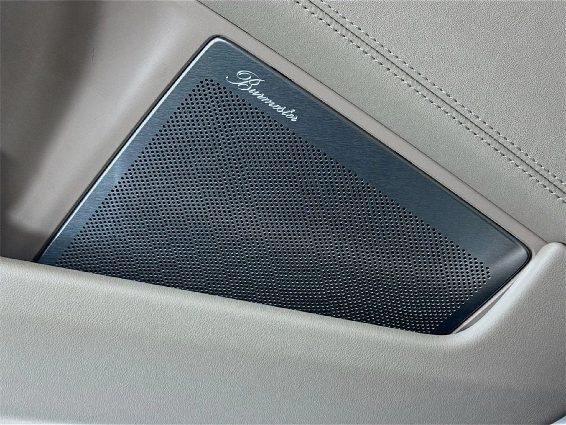 mph011_4246870632_9c00f76561bf7a364372b6333c429b93x_0c88d9b38a