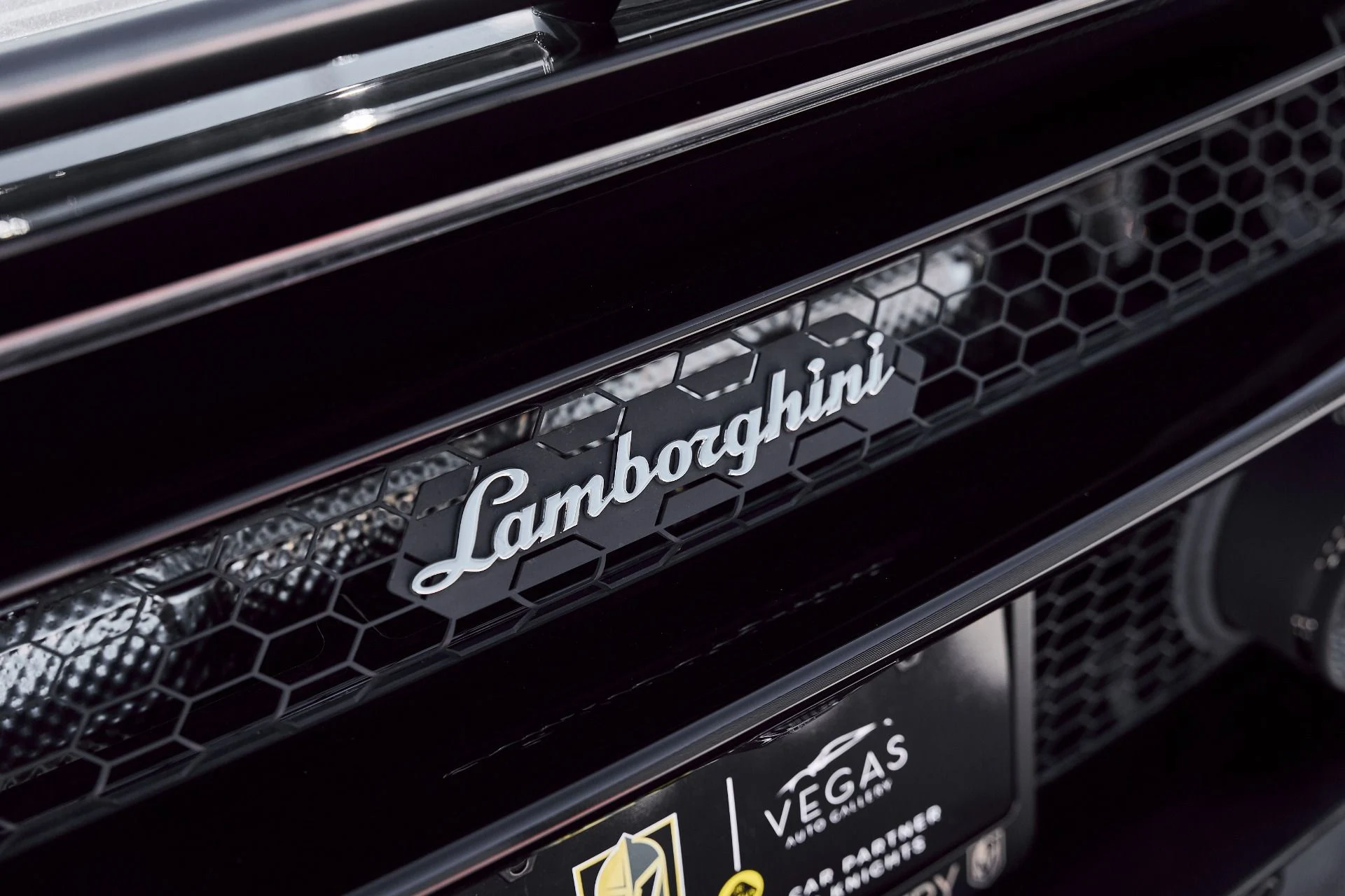 mph011_4254751866_Used_2024_Lamborghini_Huracan_EVO_Base_1771466871_0cb89fc431