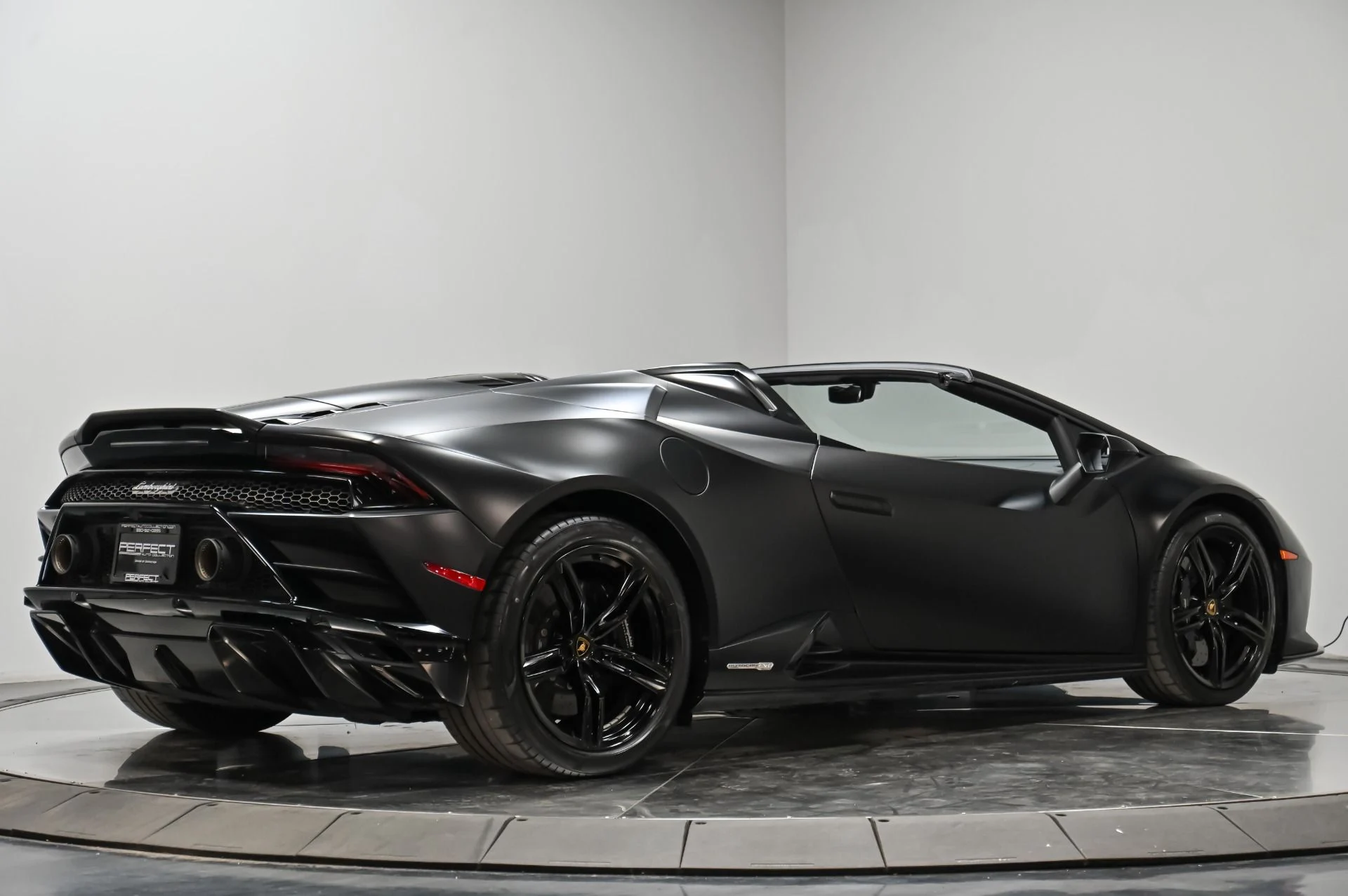 mph011_4254787826_Used_2021_Lamborghini_Huracan_EVO_Base_1754943385_54e142d780