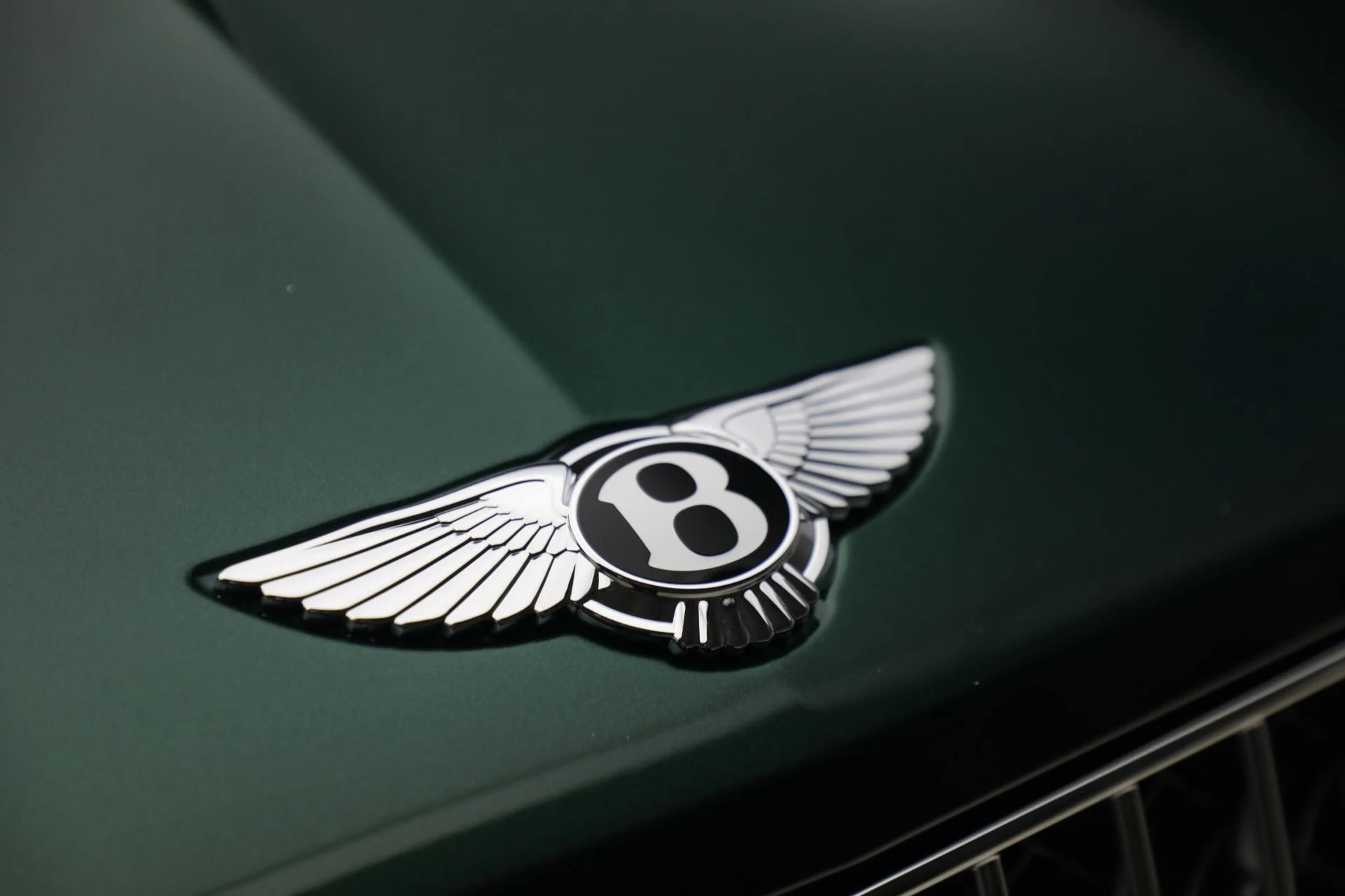 mph011_4262249686_New_2025_Bentley_Bentayga_Atelier_V8_e9c79a547a
