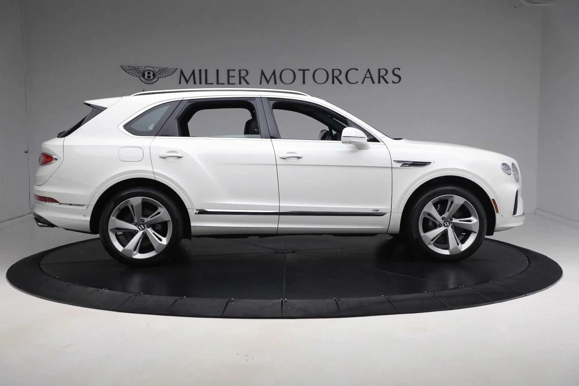 mph011_426820771_Used_2021_Bentley_Bentayga_V8_3af5382abc