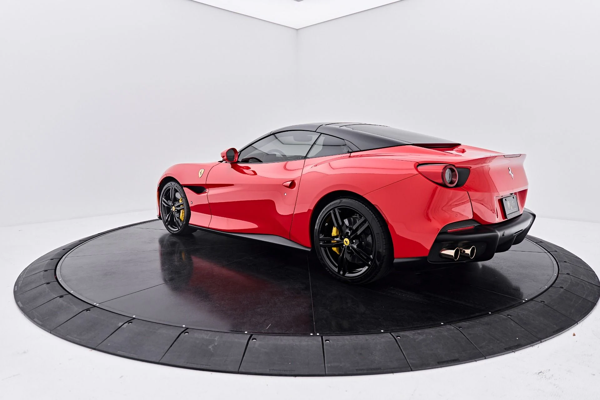 mph011_4270257085_Used_2022_Ferrari_Portofino_M_Base_1790300095_77d3c52007