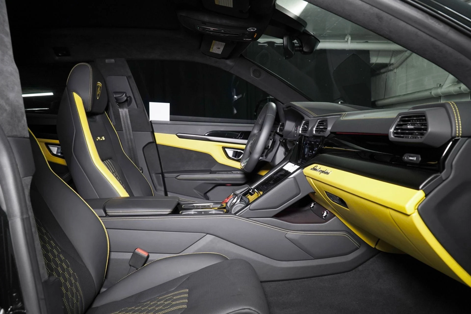 mph011_4270820213_Used_2024_Lamborghini_Urus_S_1785981549_d8d2248f50
