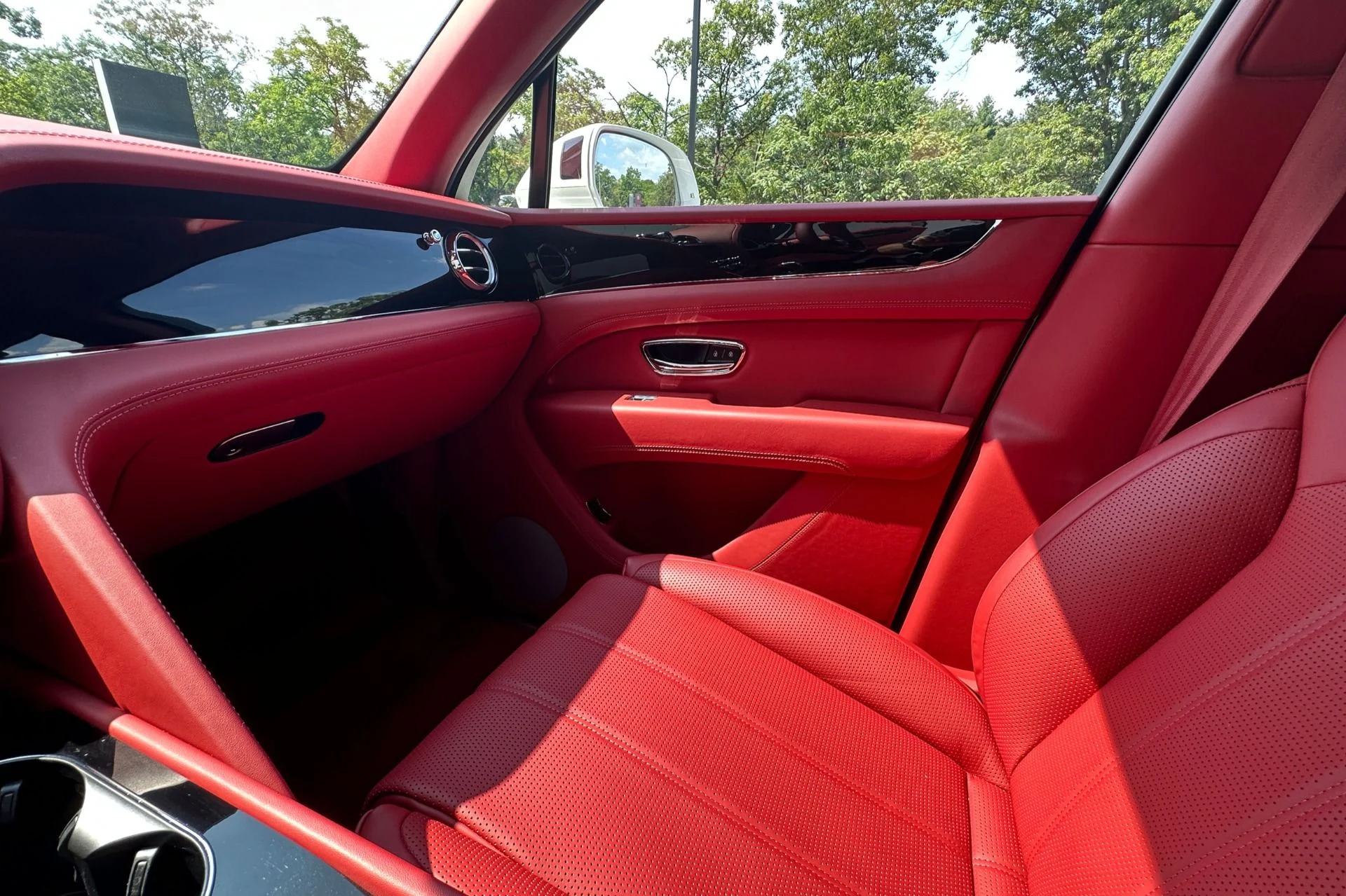 mph011_428386866_Used_2022_Bentley_Bentayga_V8_1786356008_01bf05d685