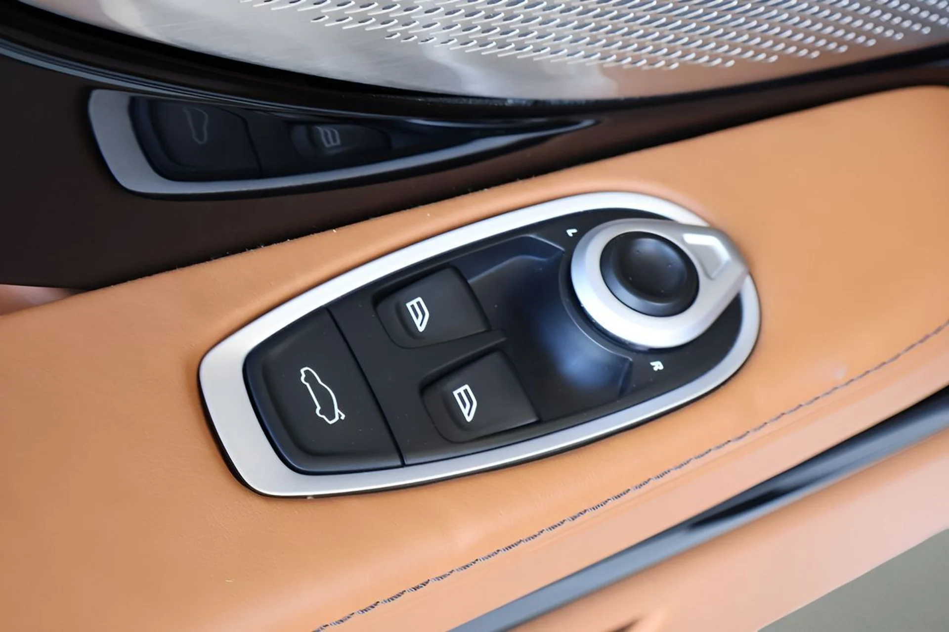 mph011_4287545833_12_b82a57a8f9