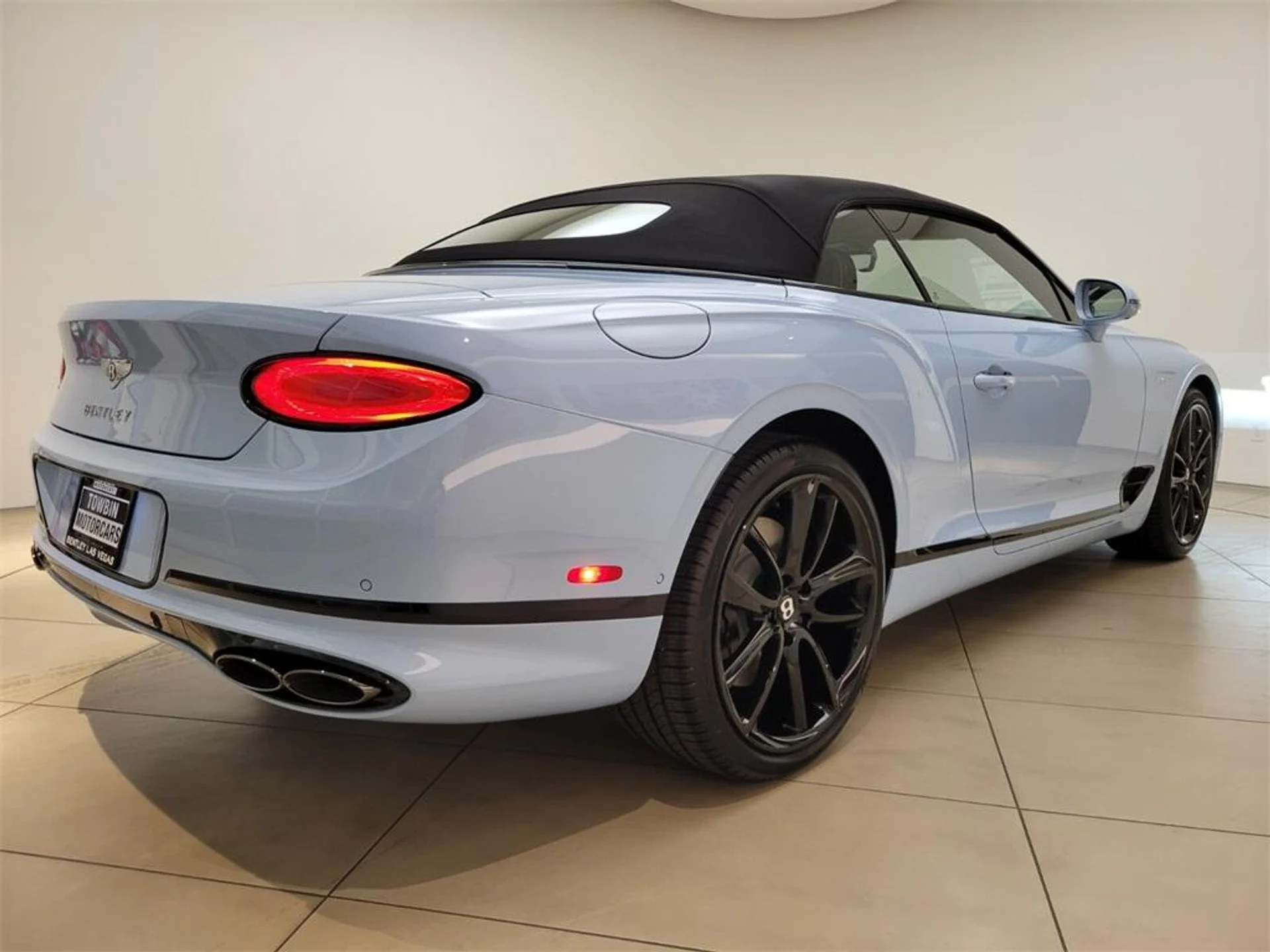 mph011_439639815_Used_2023_Bentley_Continental_GT_V8_1715721743_fd8bd1bec7