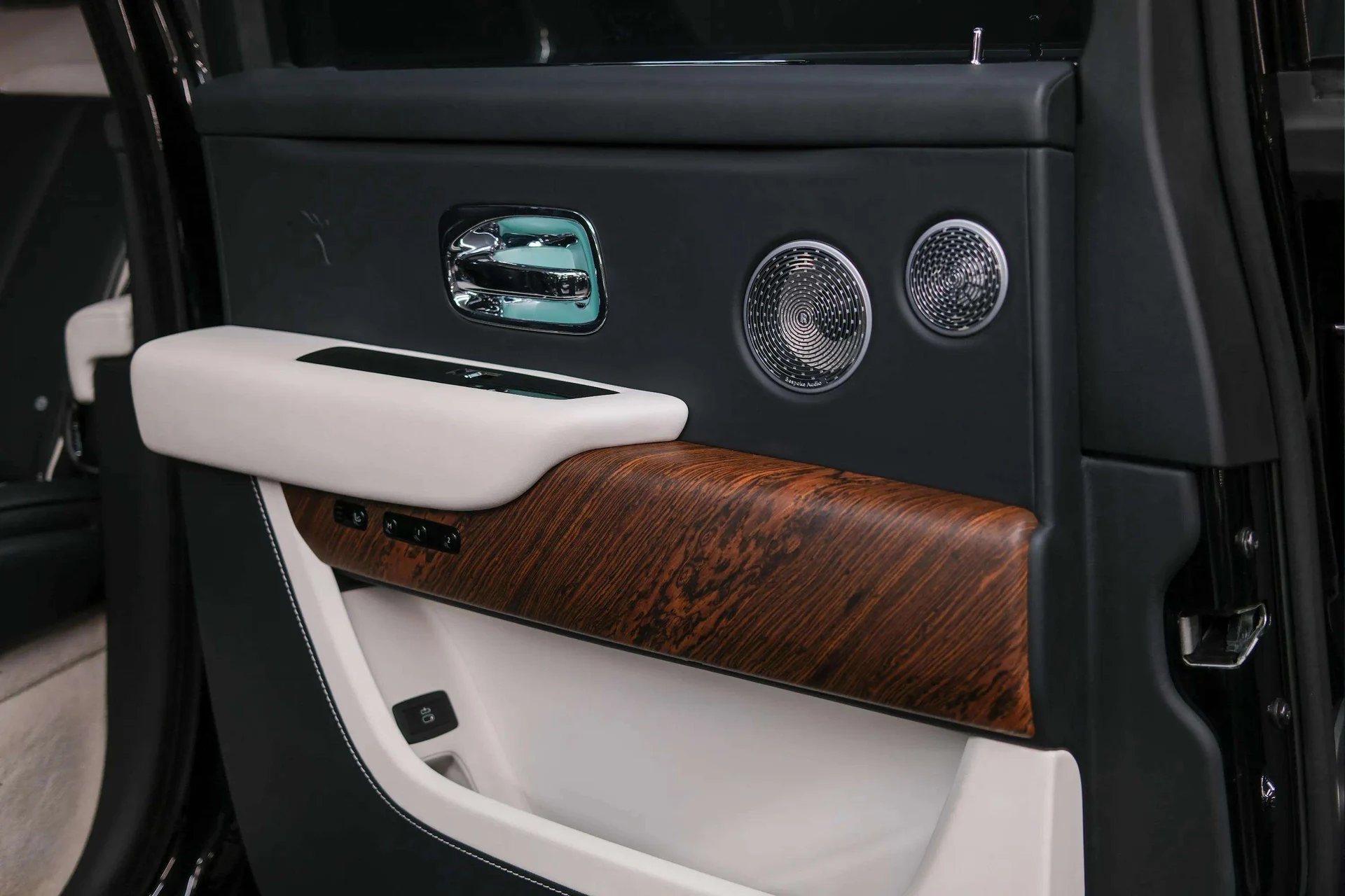 mph011_439845491_219d3e73_d24e_4b1c_9e19_bbfbca351c5a_abbe3eb6fd