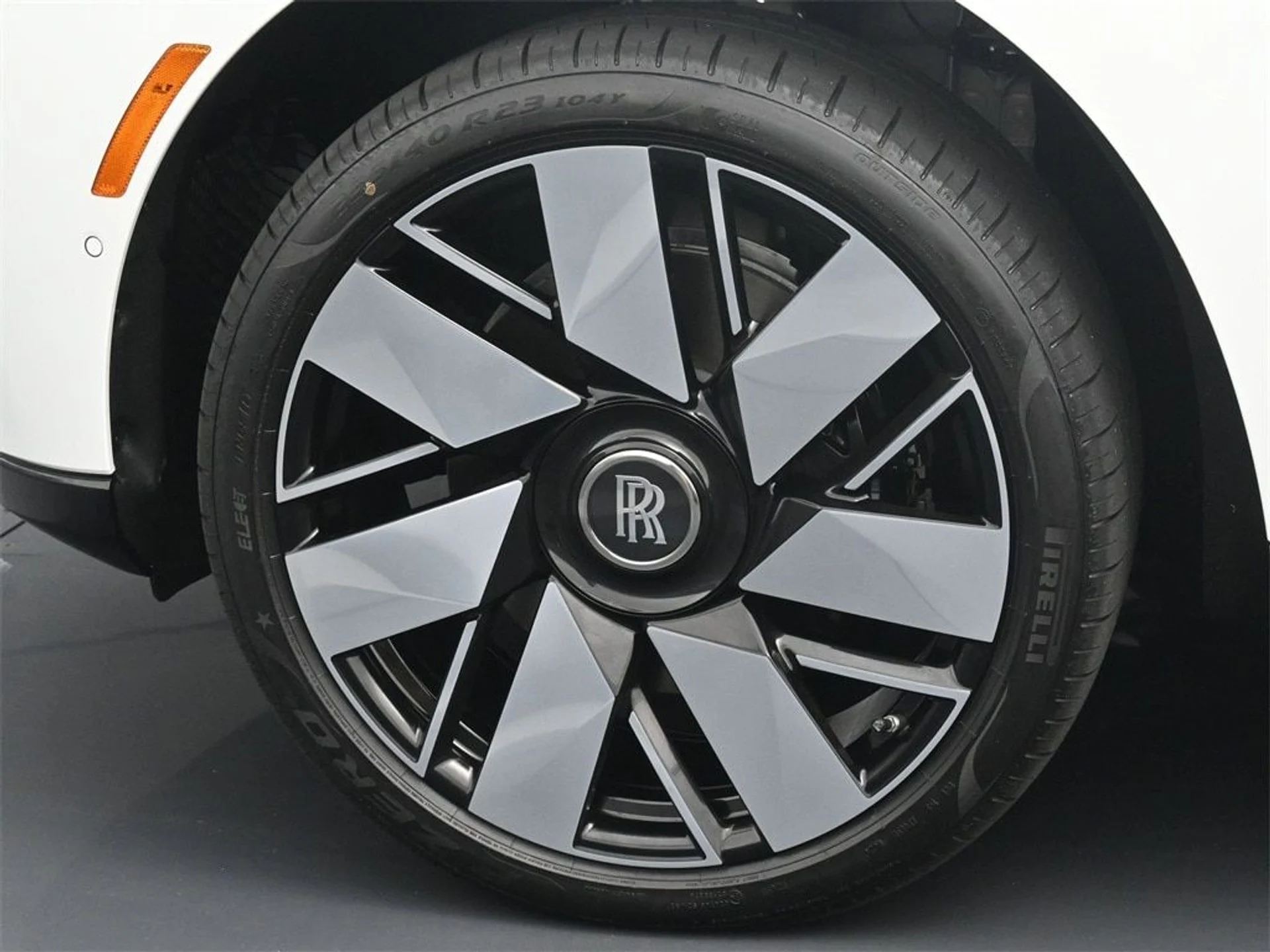 mph011_440281180_bee13d1b3ff4db4ec8a99b73bb50f051x_924c402da5