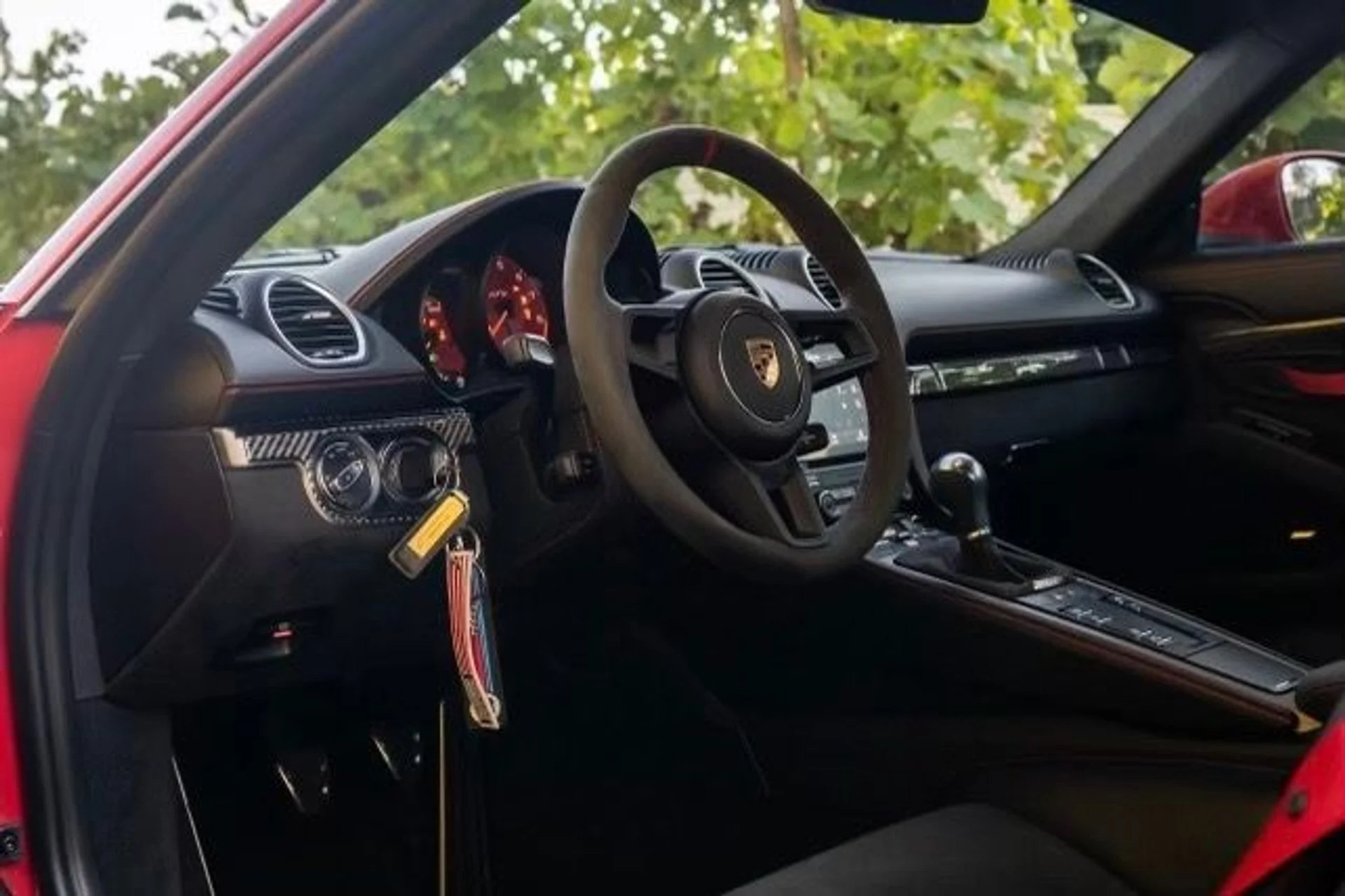 mph011_444473381_Used_2022_Porsche_718_Cayman_GT_4_1732299529_b1863a6e37