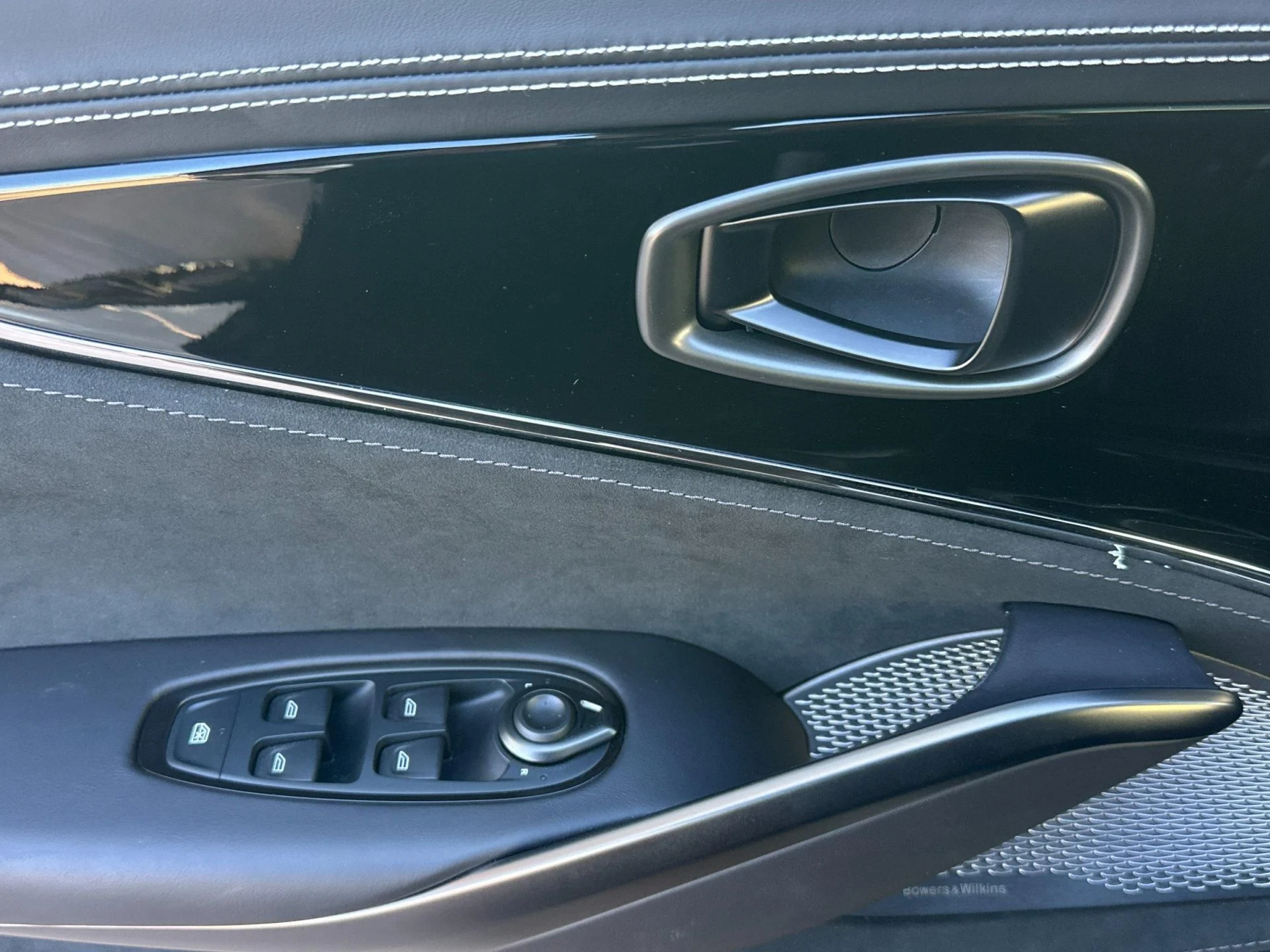 mph011_445958659_New_2026_Aston_Martin_DBX_S_1790736469_631c81d966