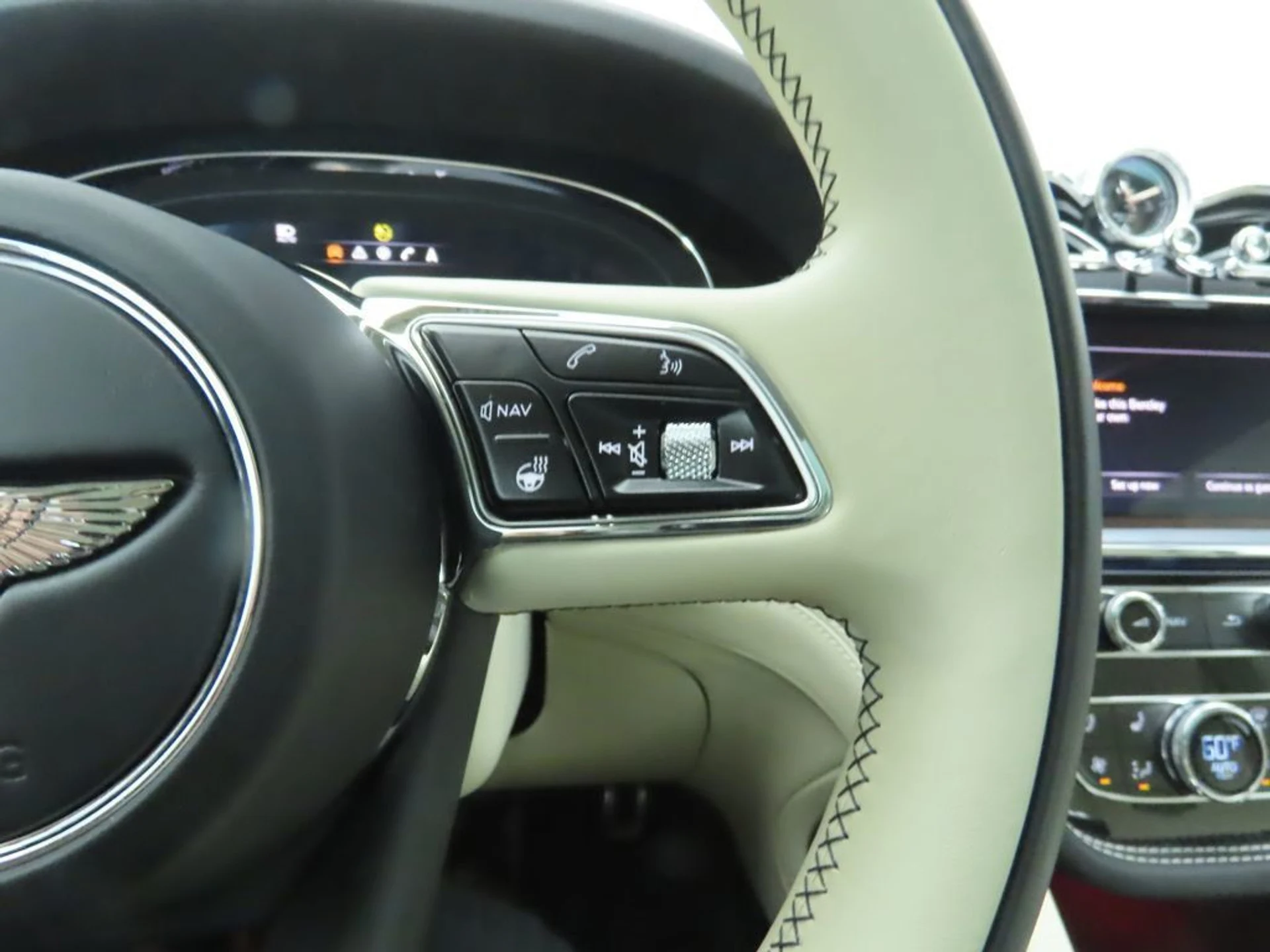 mph011_449893224_used_2022_bentley_bentayga_v8awd_8119_22936219_12_1024_5060787c27