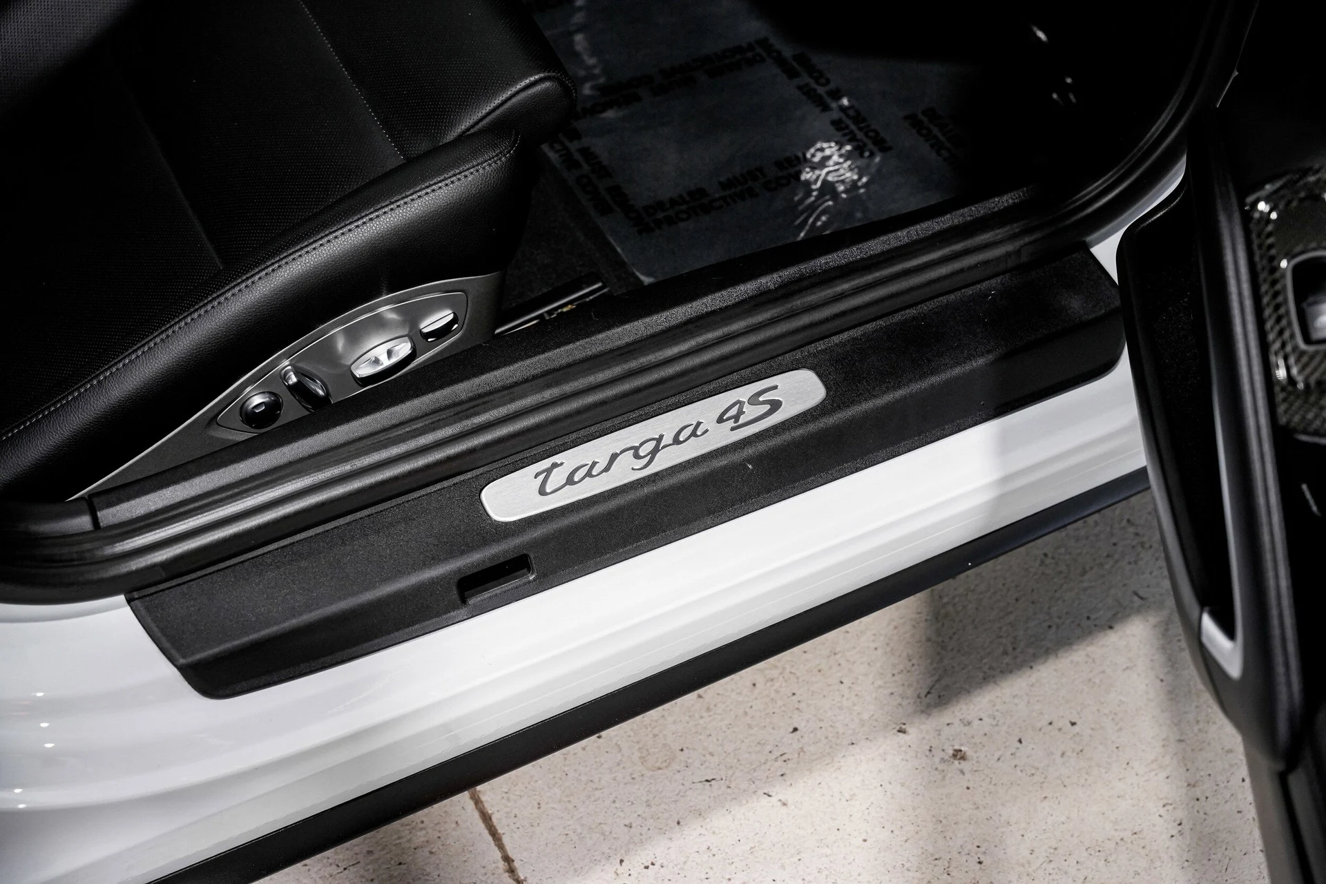 mph011_451465626_de2197ebde9fd2be2147286dbc8c0fedx_911d6163f5