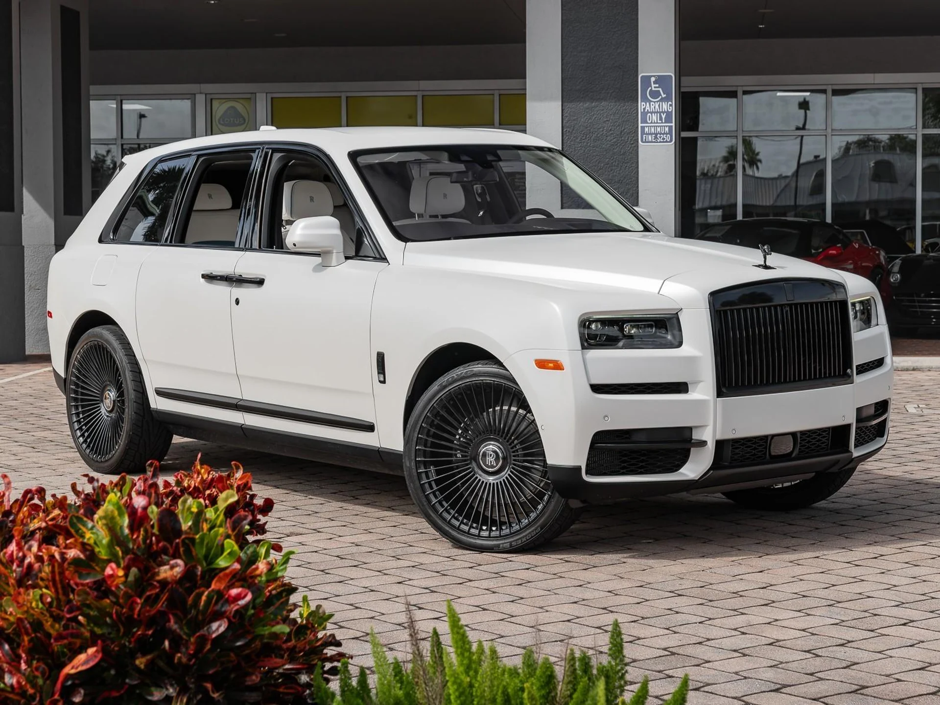 mph011_461368833_Used_2023_Rolls_Royce_Cullinan_1761685660_e6e730db12