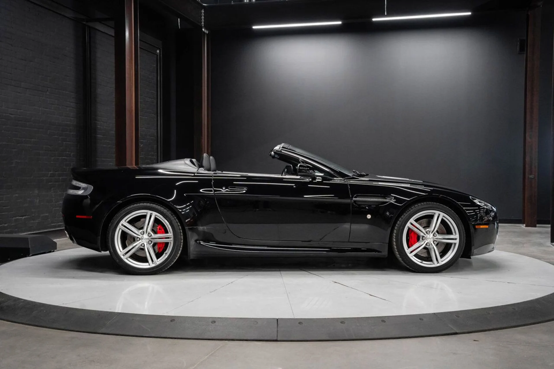 mph011_481659056_aston_martin_vantage_2008_f2dcf4184e