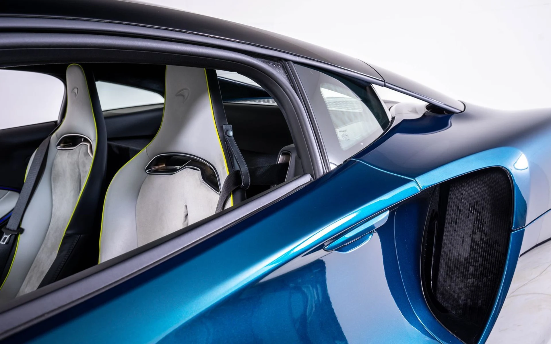 mph011_483211978_84d82f059fd76a9335a59fea3706a5f9x_5c178027ed