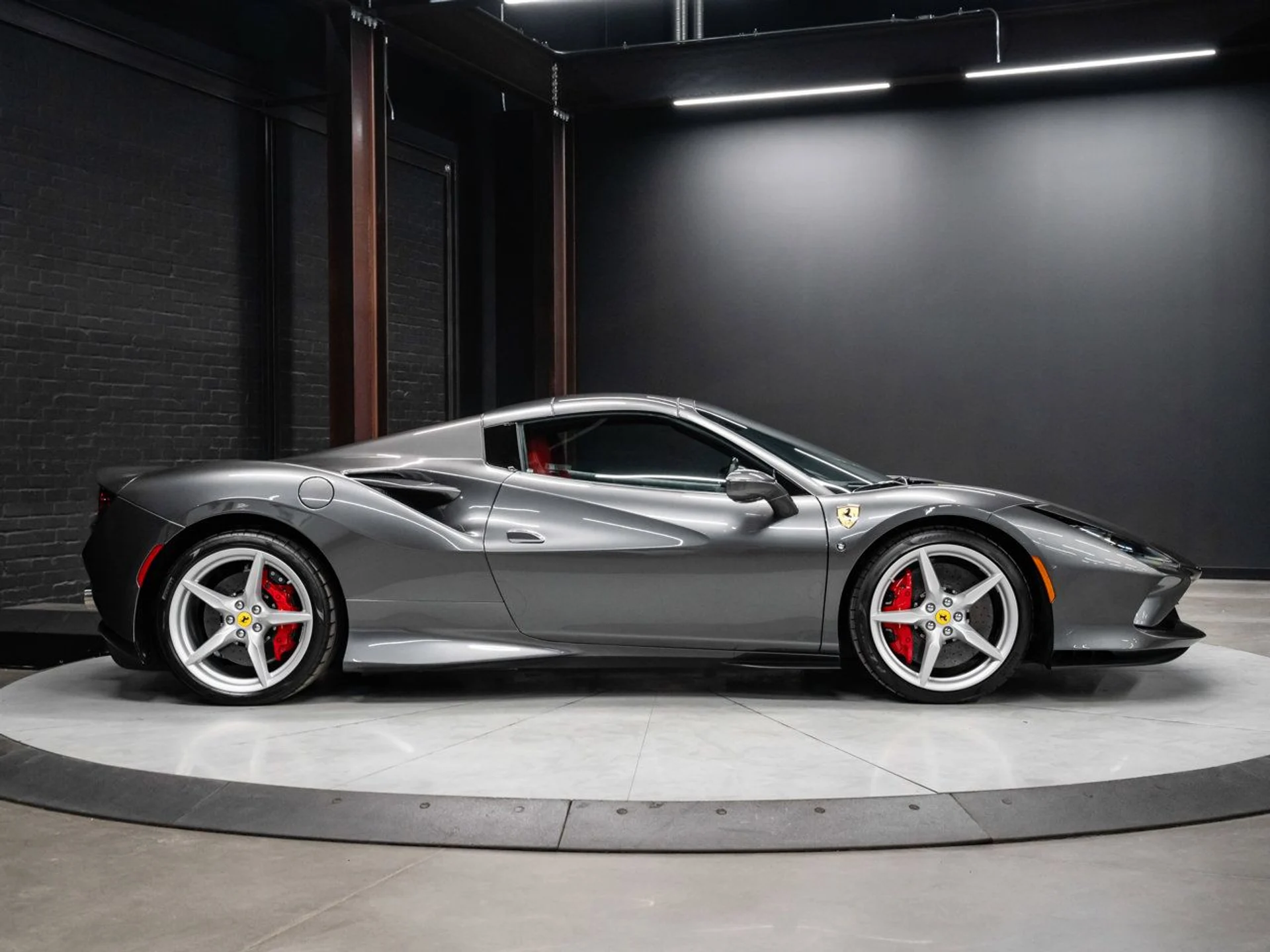 mph011_485136252_ferrari_f8_spider_2021_10cf4f3dc8