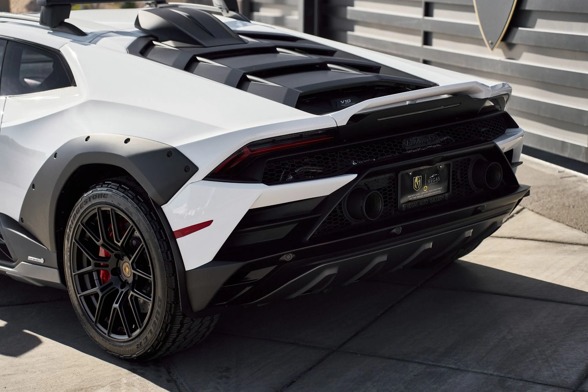 mph011_492705981_Used_2023_Lamborghini_Huracan_Base_1764123540_f55418c337