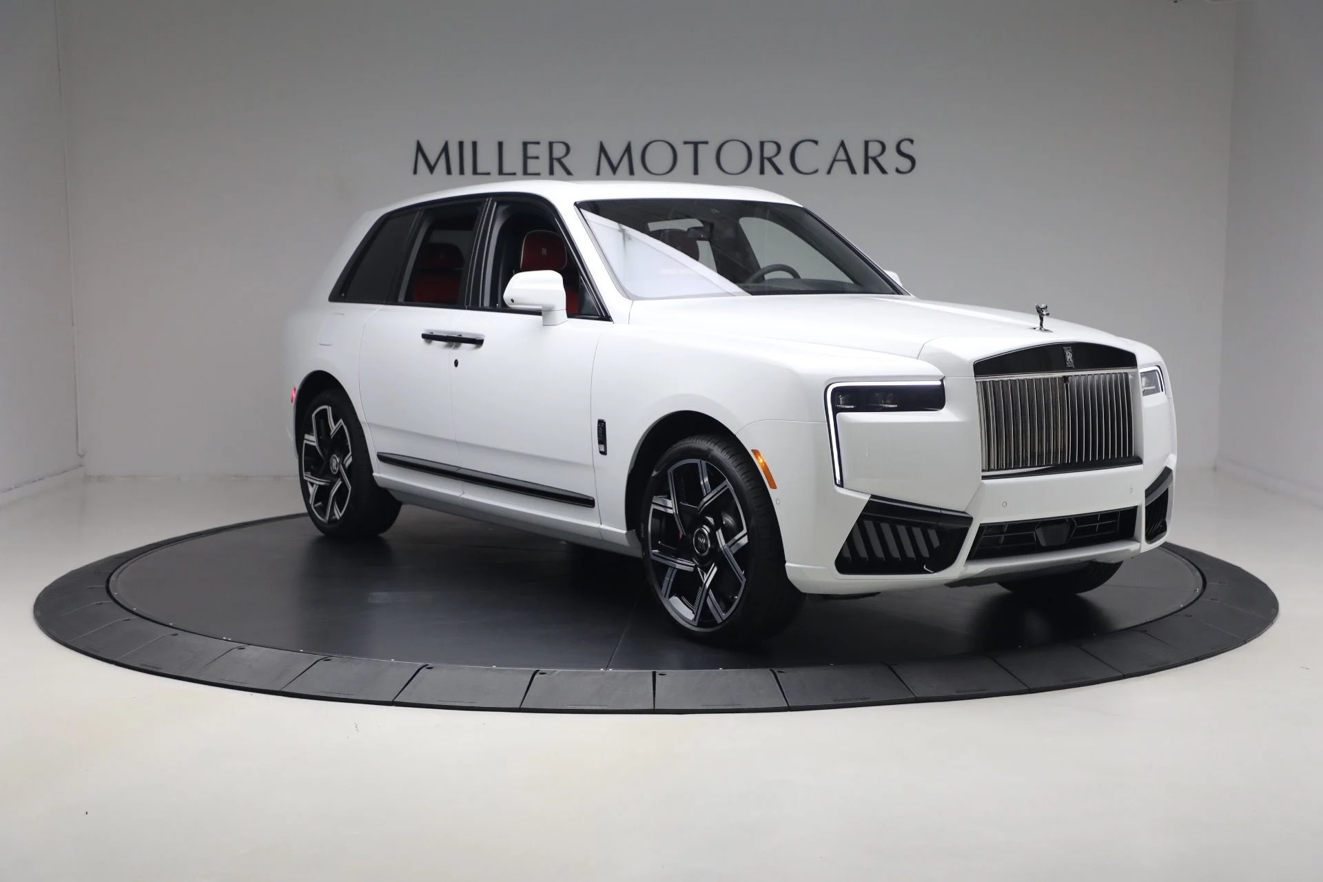 mph011_505677341_New_2027_Rolls_Royce_Black_Badge_Cullinan_c341f1cc4a