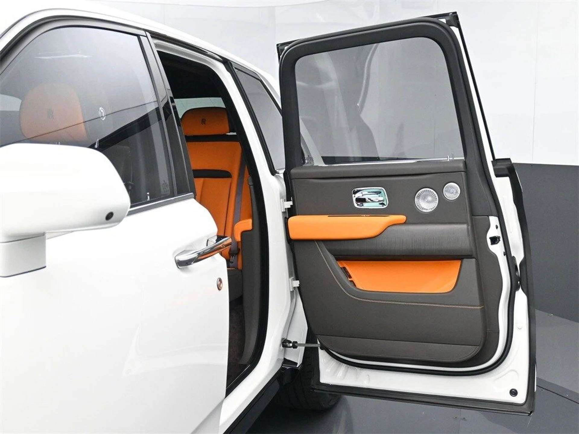 mph011_506535100_616ec6ecde2bdb8e3731618d1c4a0d22x_860af0ee28