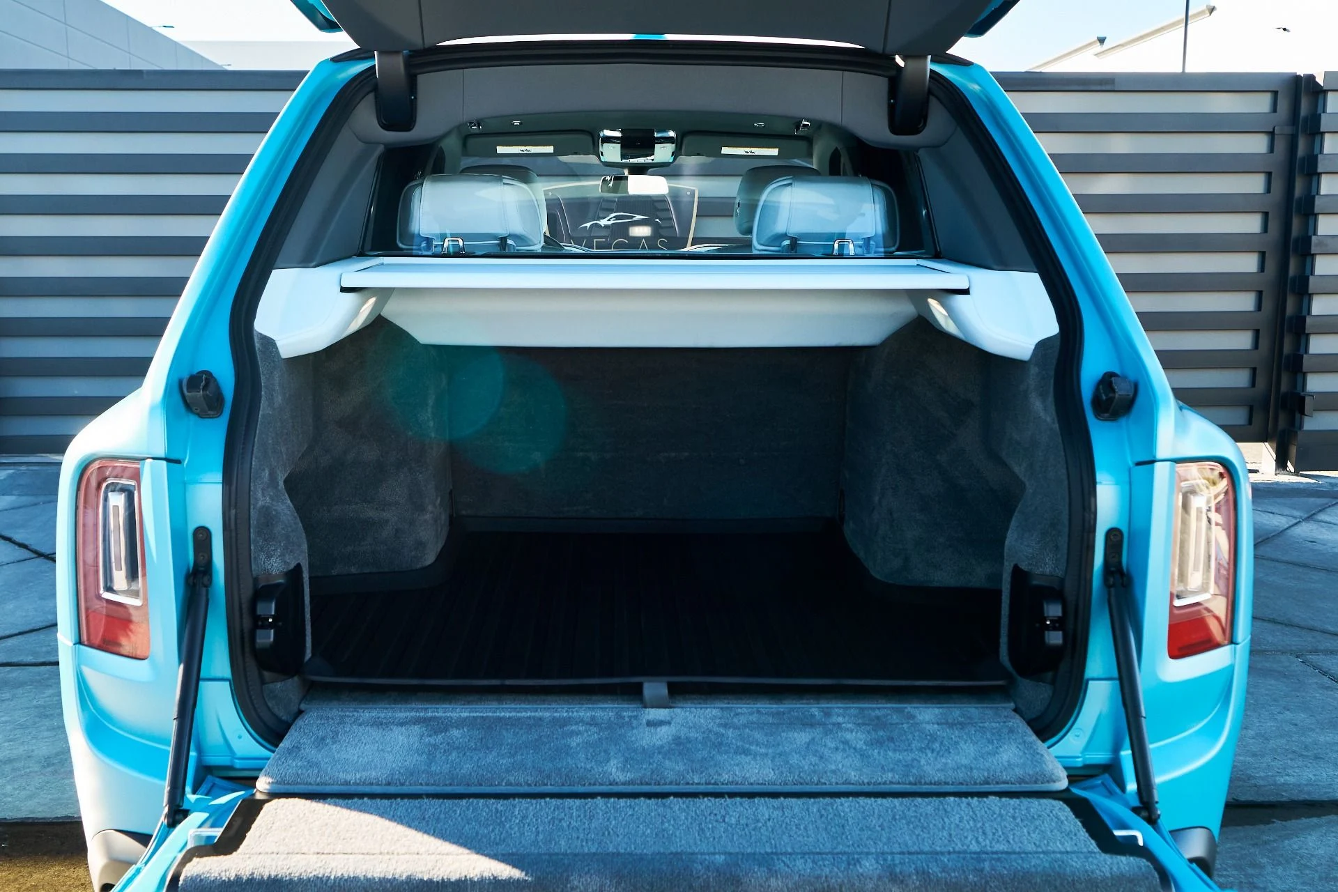 mph011_511662741_Used_2022_Rolls_Royce_Cullinan_Black_Badge_1765410982_c77c69a1ff