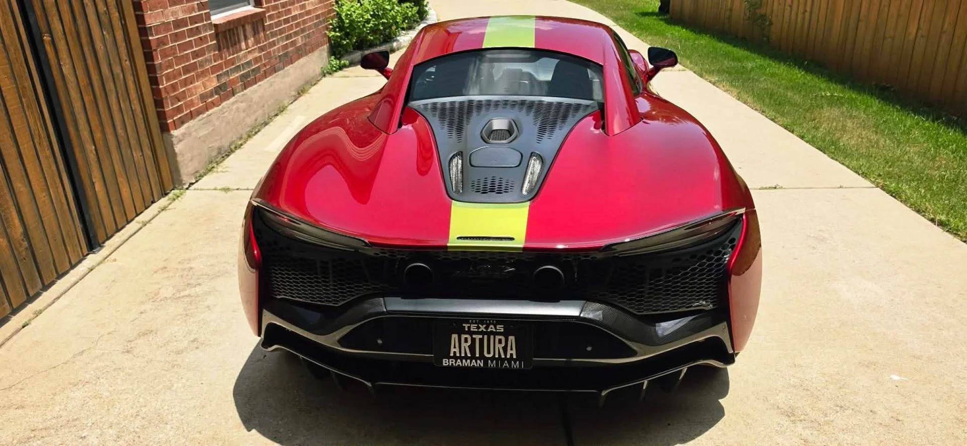 mph011_514643119_Used_2024_Mc_Laren_Artura_1785519439_e9b77180f1
