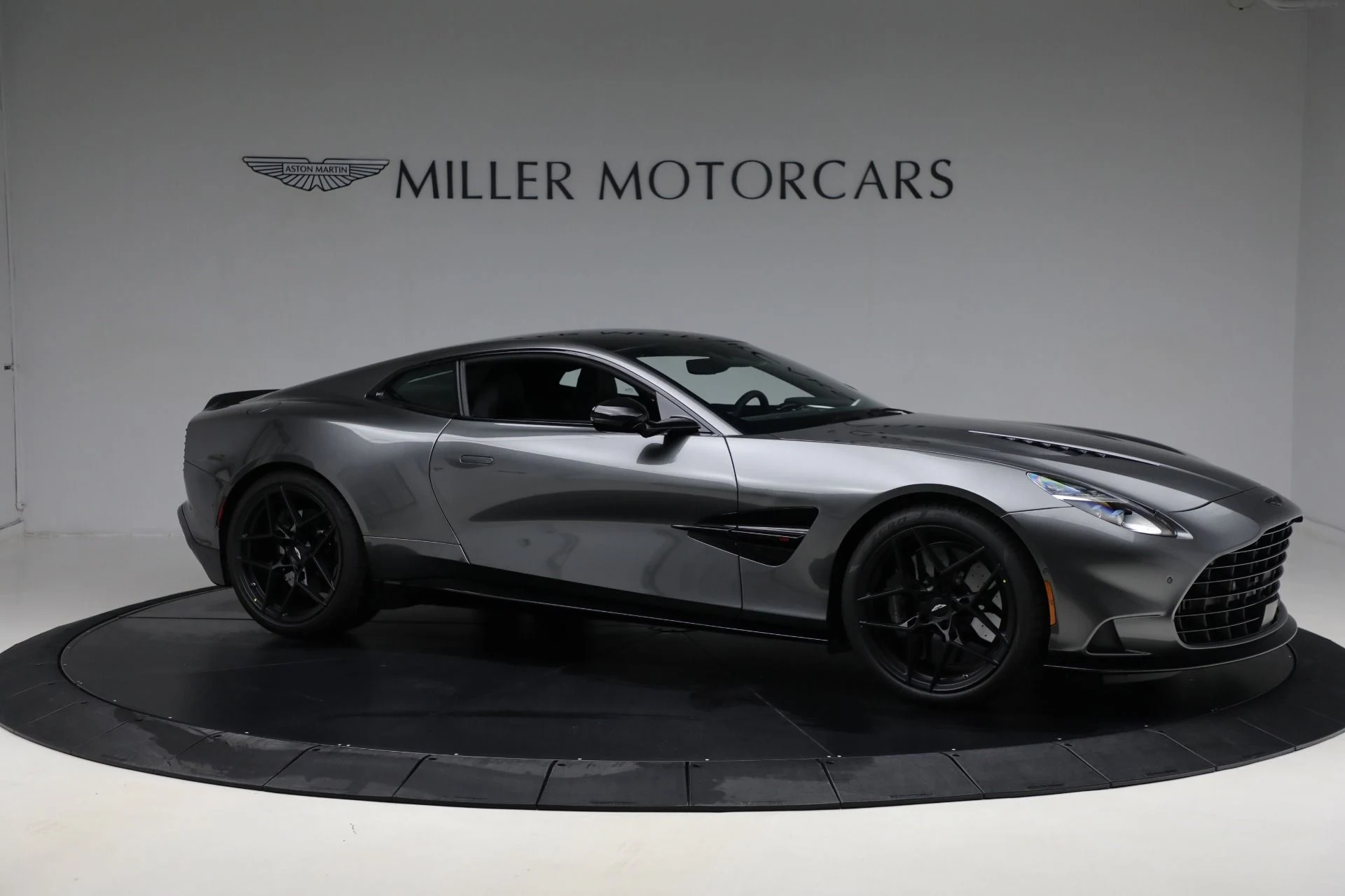 mph011_51677055_New_2025_Aston_Martin_Vanquish_d97d0d3bd1