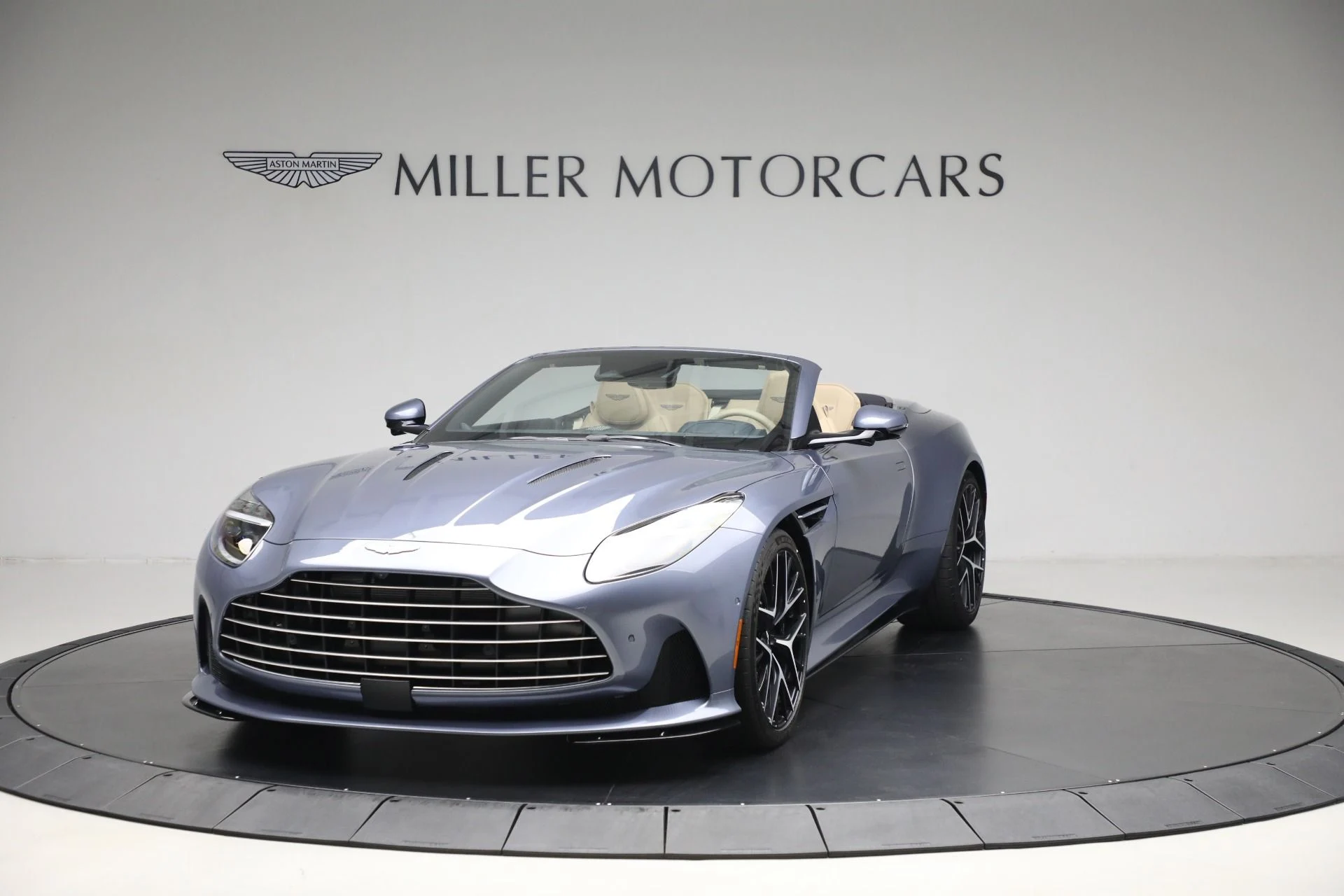 mph011_519300876_New_2025_Aston_Martin_DB_12_Volante_54833b9a8f