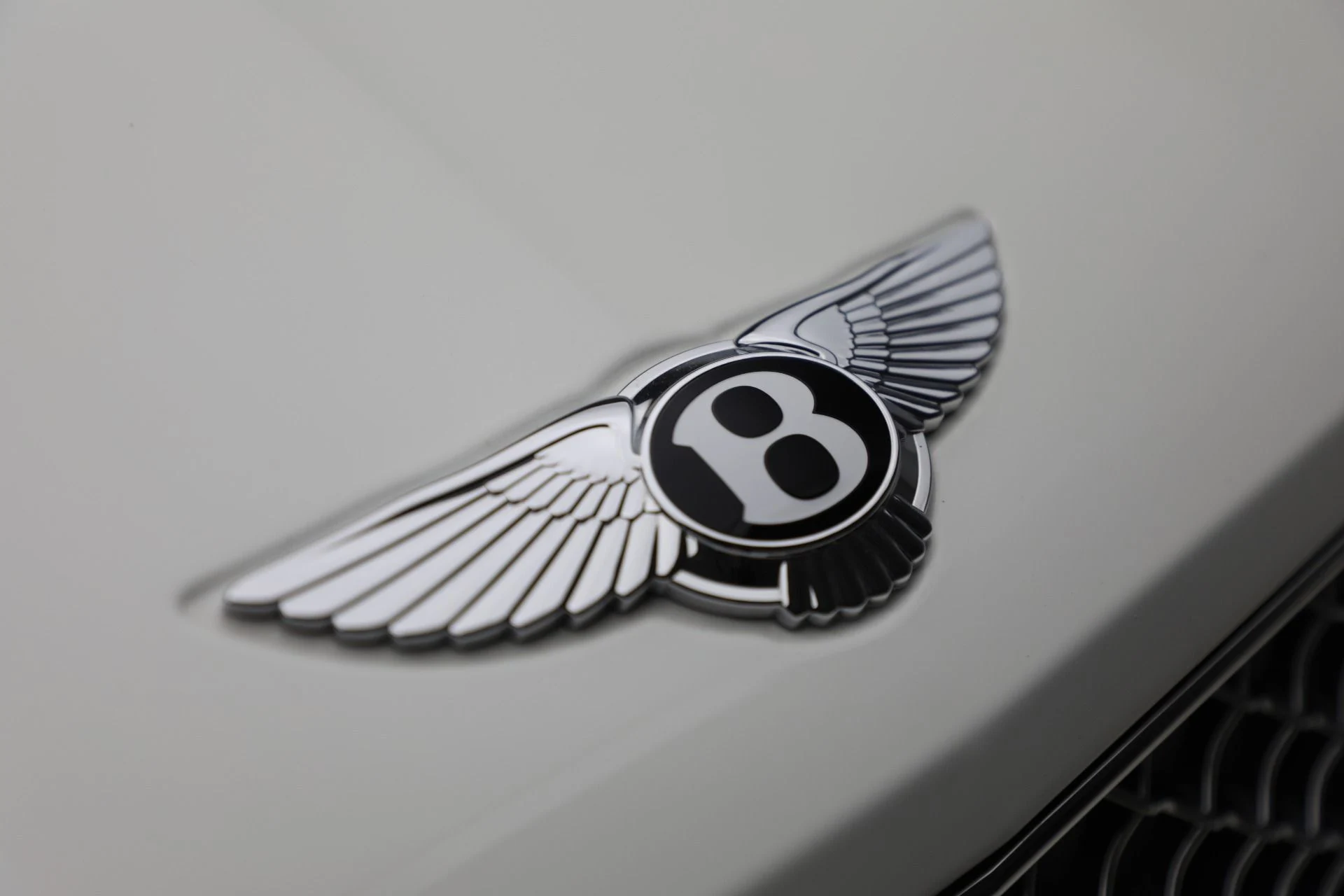 mph011_520339786_Used_2023_Bentley_Bentayga_V8_eec8860101